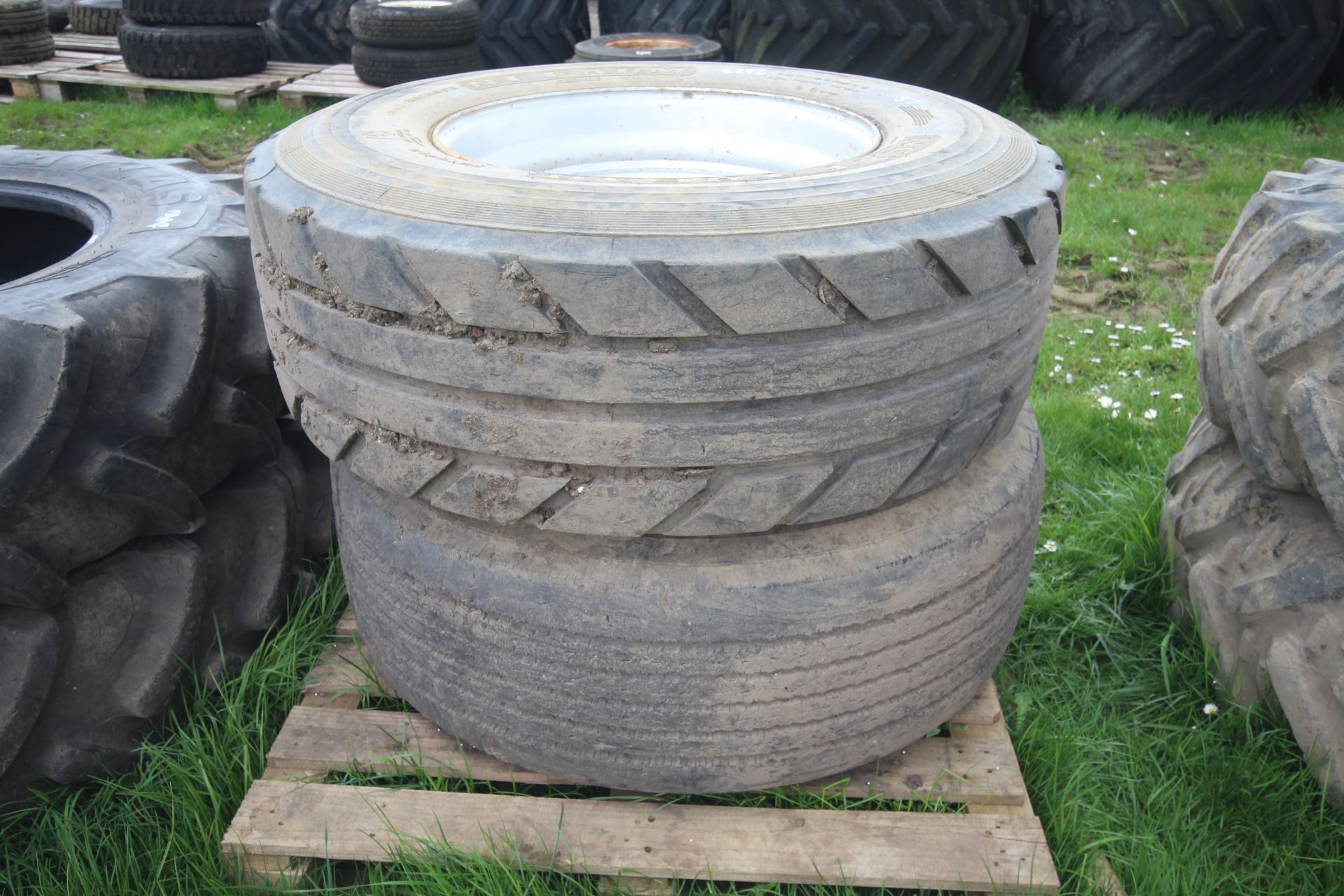 Pair of 385/65R22.5 super single wheels and tyres. - Image 2 of 5