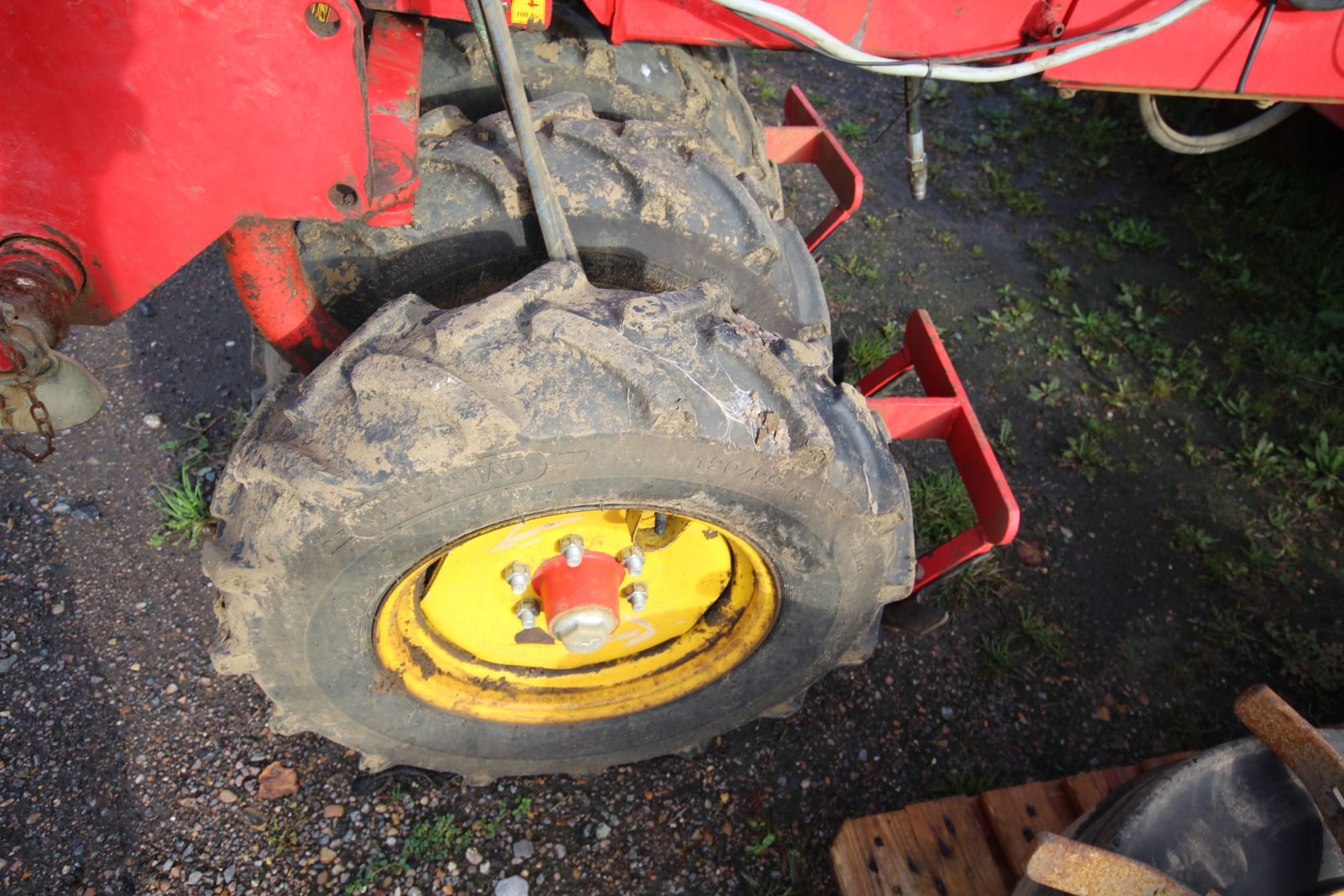 Vaderstad Rapid 400F 4m System Disc drill. With smooth tyre packer, front packer and spares. Control - Image 7 of 56