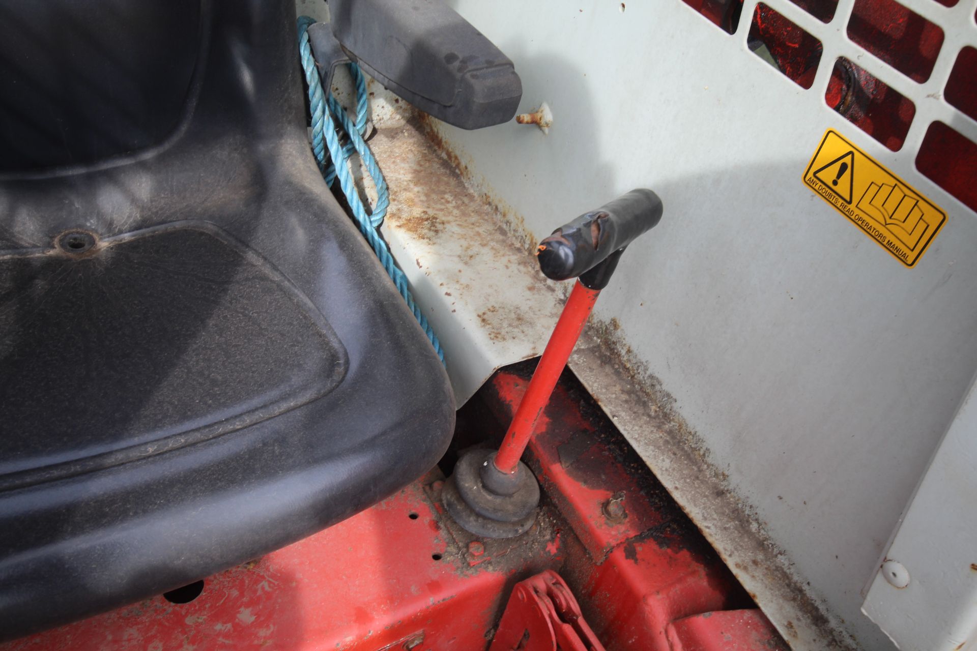 Gehl 3610 skid steer loader. With pallet tines and bucket. Key held. - Image 29 of 35