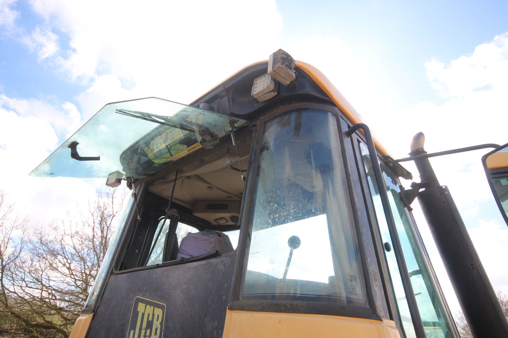 JCB Fastrac 3185 Autoshift 4WD tractor. Registration X642 AHT. Date of first registration 04/09/ - Image 42 of 71