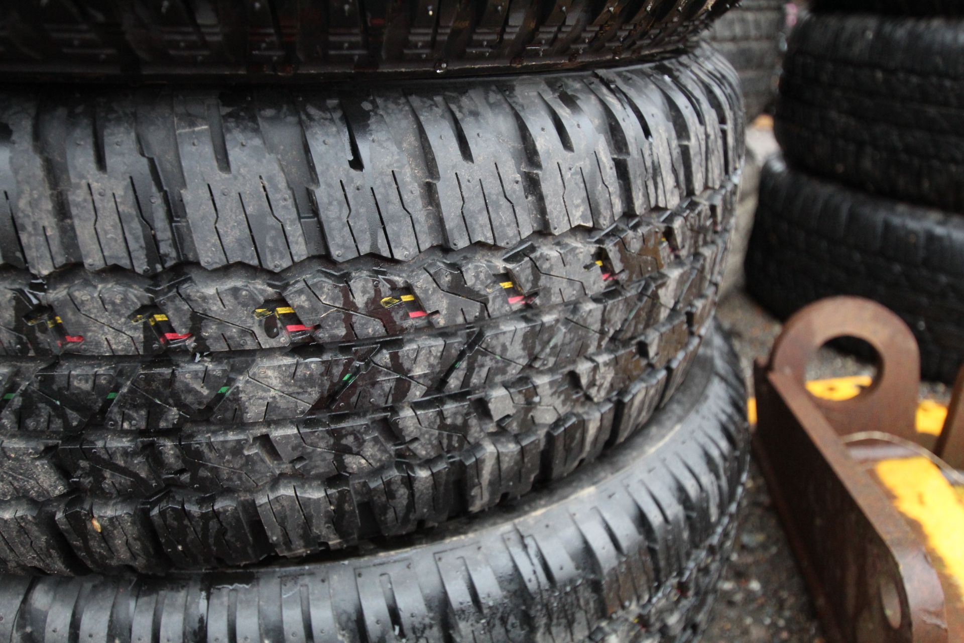 4x 265/65R17 112S Bridgestone Dueler 693iii tyres. 2x A/T 2x H/T. As new dealer demount. V - Image 5 of 6