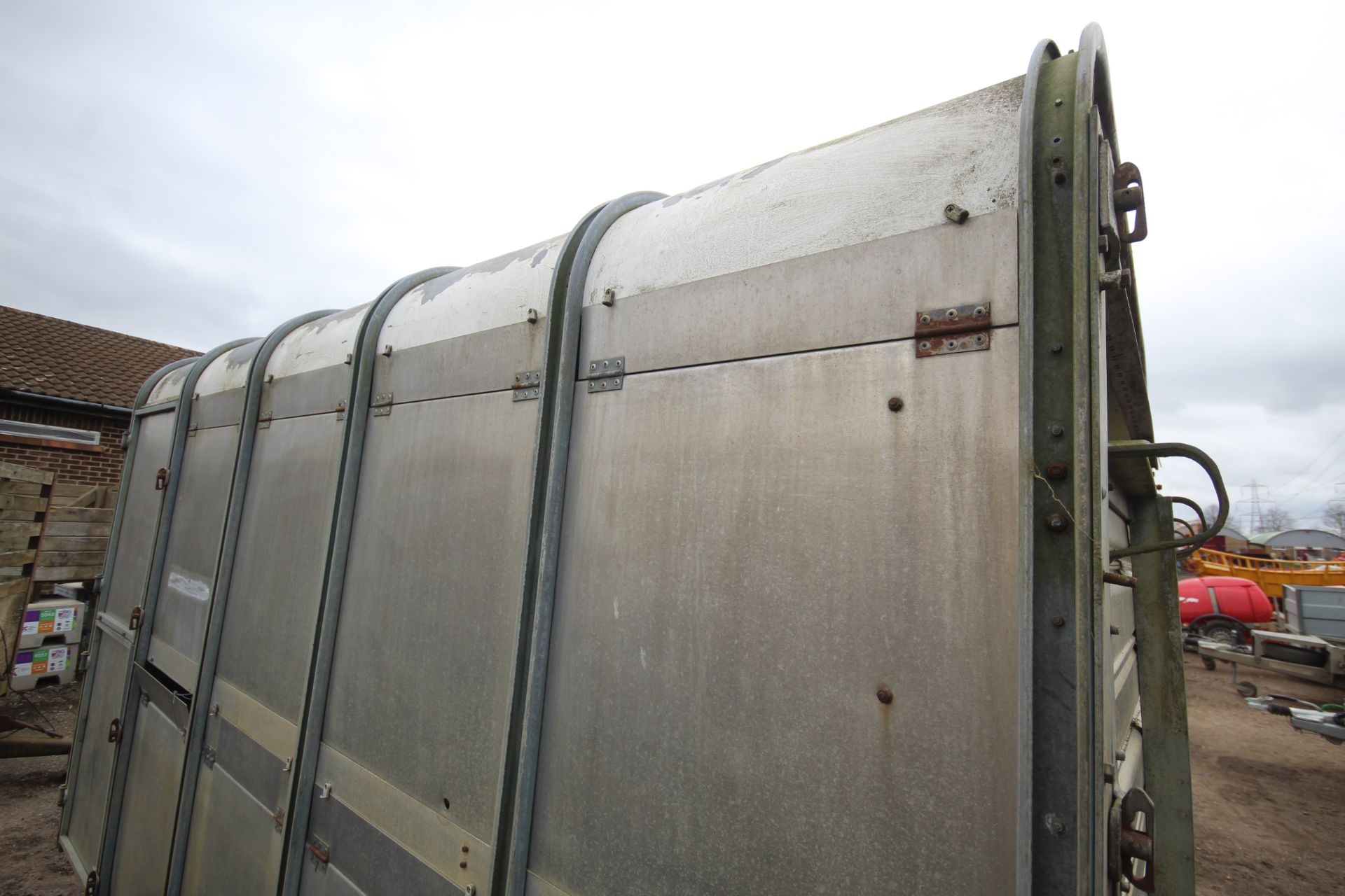 Ifor Williams 10ft twin axle livestock trailer. - Image 21 of 42