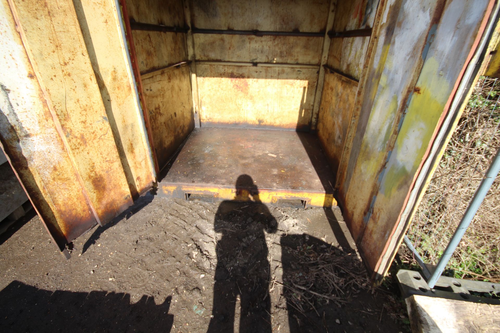 Secure site container. Approx 7ft 6in high, 6ft 5in wide and 5ft 10in long. V - Image 7 of 15