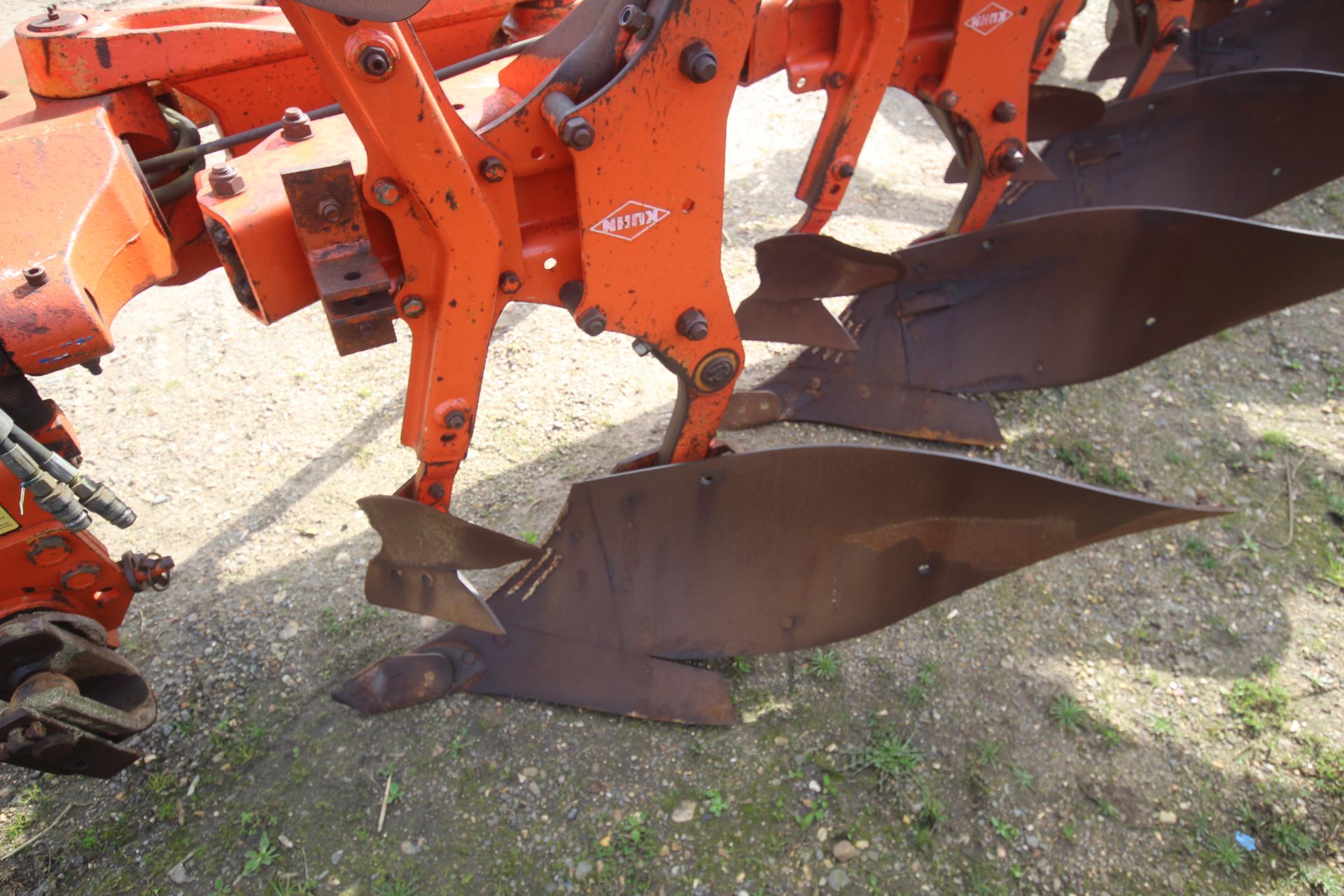 Kuhn Multimaster 121 4+1F reversible plough. Type M121 5ET. Serial number H1985. May 2002. Manual - Bild 9 aus 26