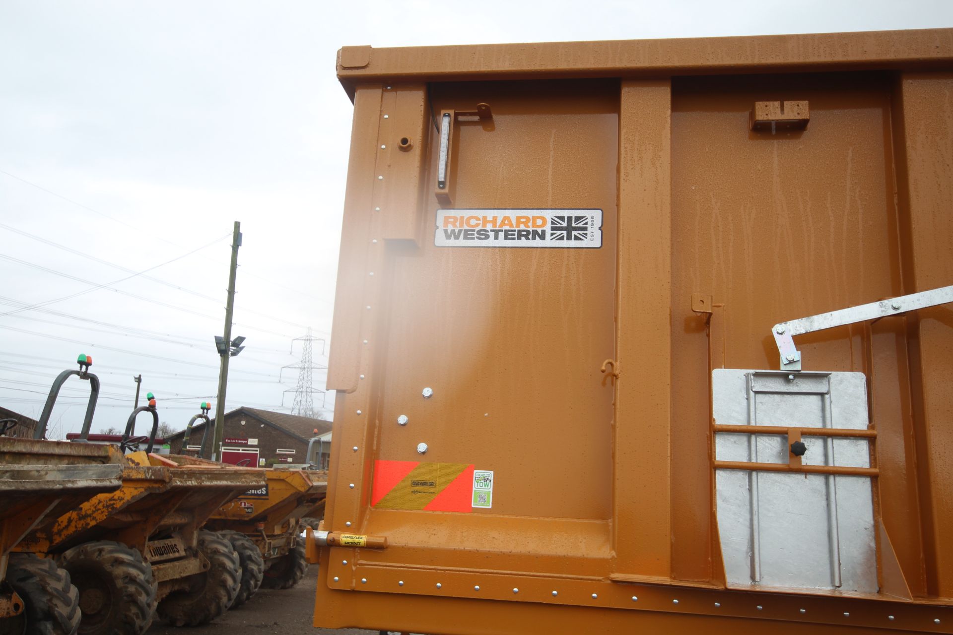 Richard Western SF18HS Plus 18T twin axle tipping trailer. With air brakes, sprung drawbar, - Image 32 of 50