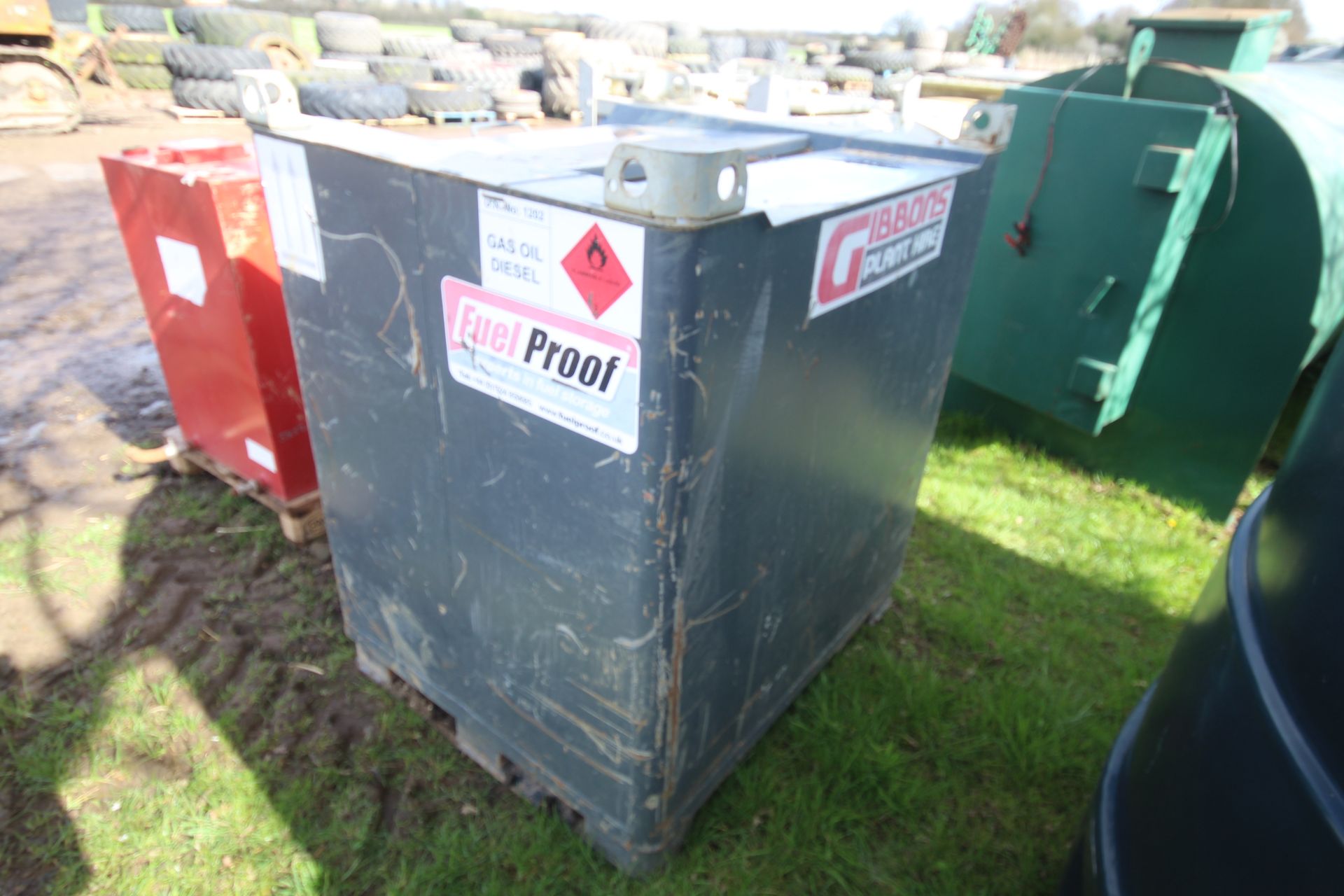Fuel Proof 900L bunded fuel cube. 2018. With manual pump. For sale on behalf of the Directors, - Image 3 of 6