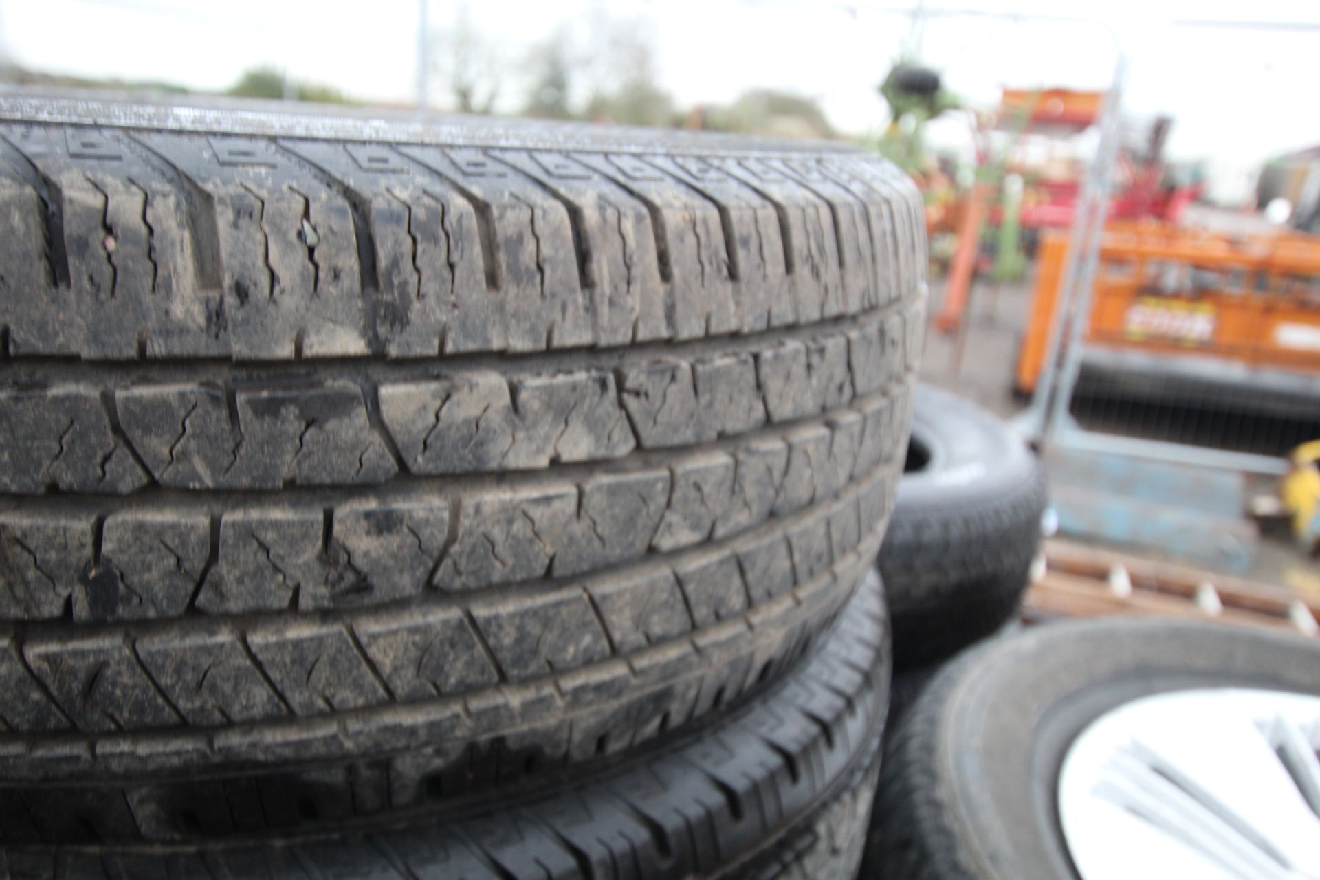 Ford Ranger Wildtrack alloy wheels and tyres. As new. One spare tyre. - Image 4 of 8