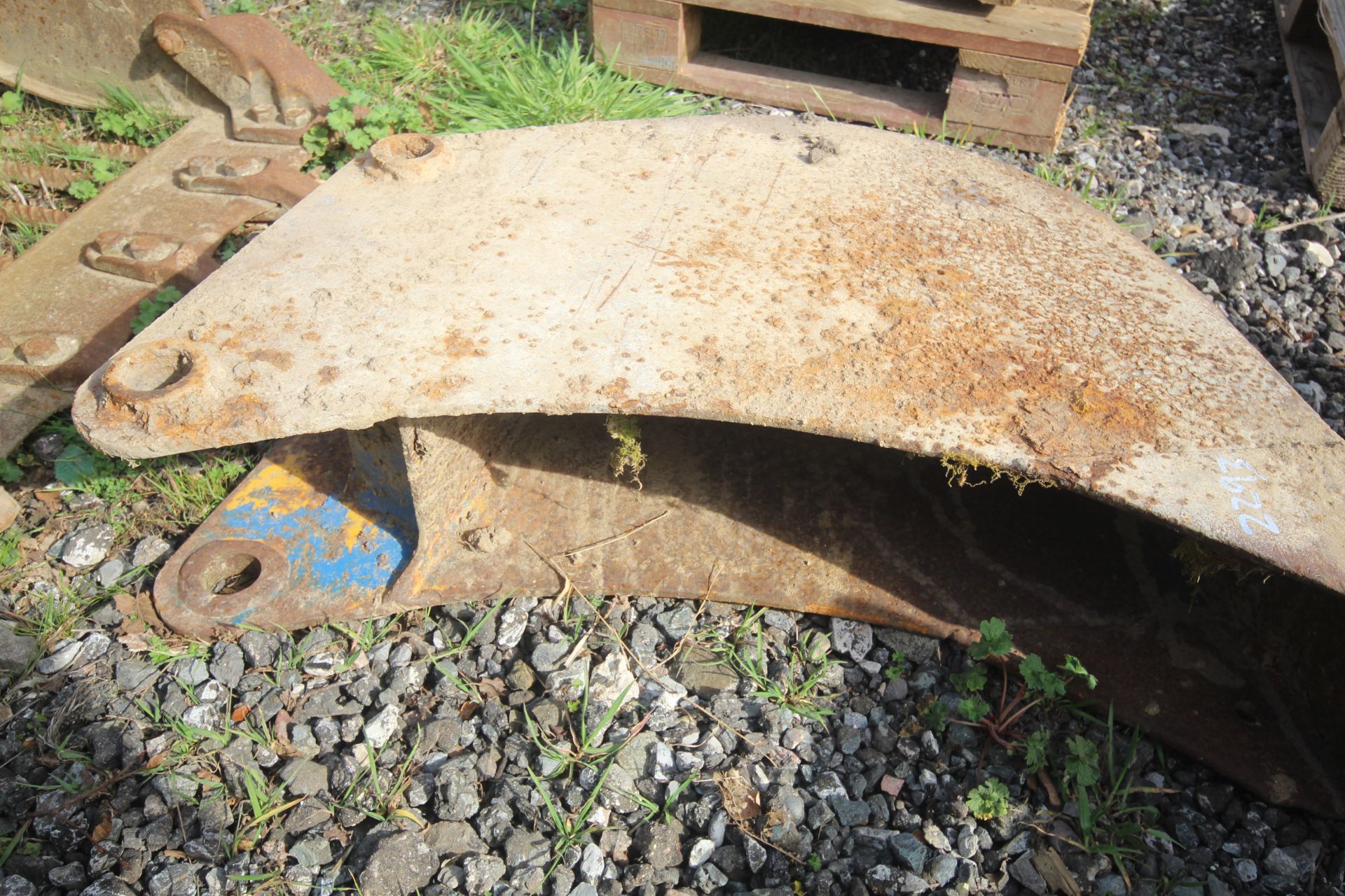 8in trenching bucket. For sale on behalf of the Di - Image 2 of 3