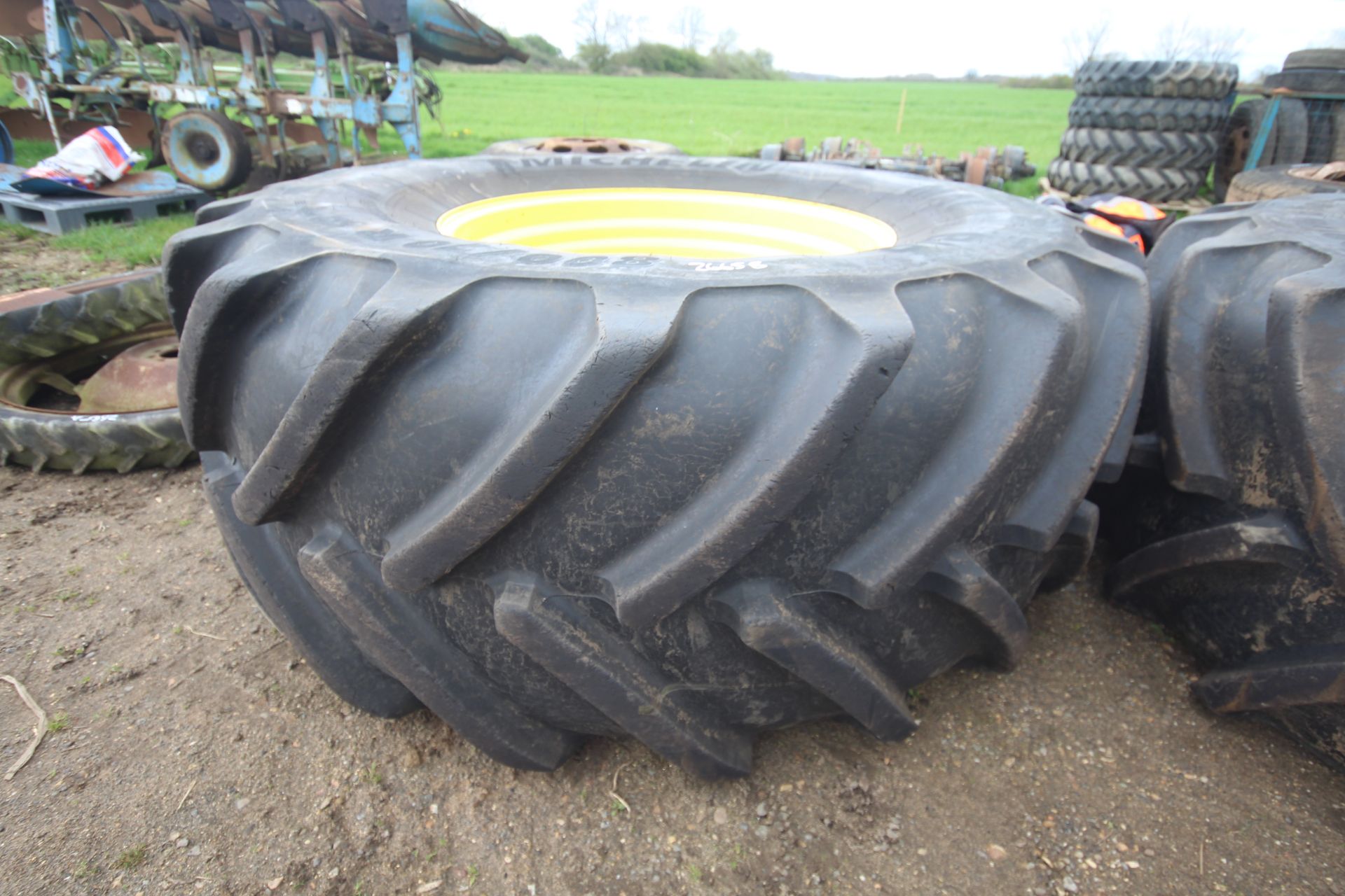 Pair of 800-70R38 wheels and tyres @ 90%. On John Deere 10-stud centres. Ex-6215. V - Image 2 of 12