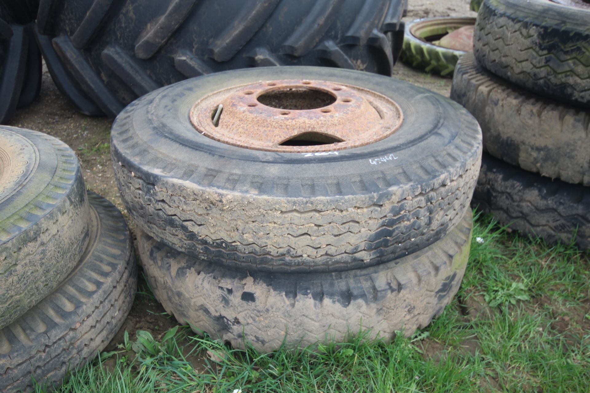 2x various trailer wheels and tyres.