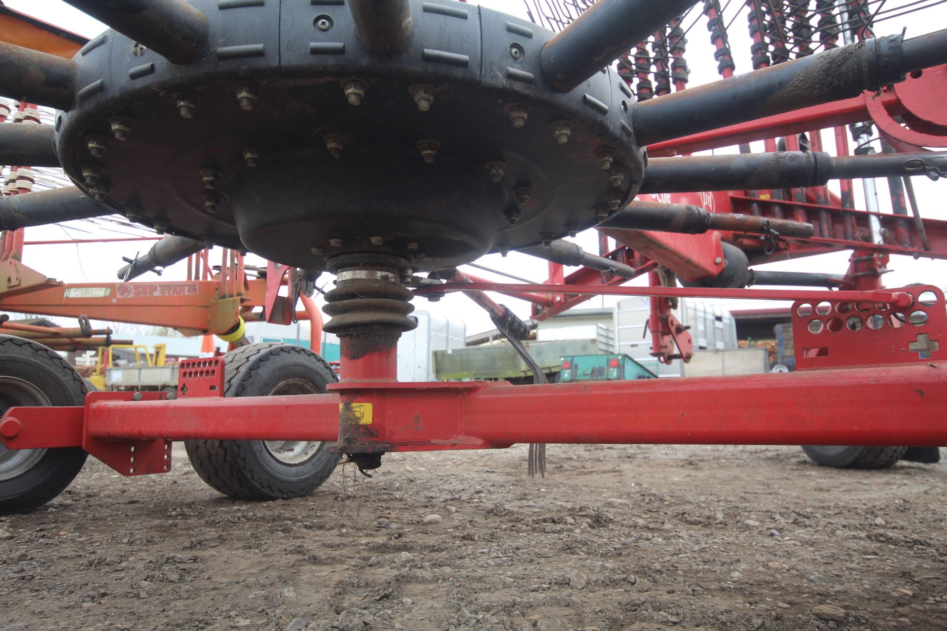 Lely Hibiscus 458S single rotor rake. Serial number 0003127837. V - Image 11 of 15