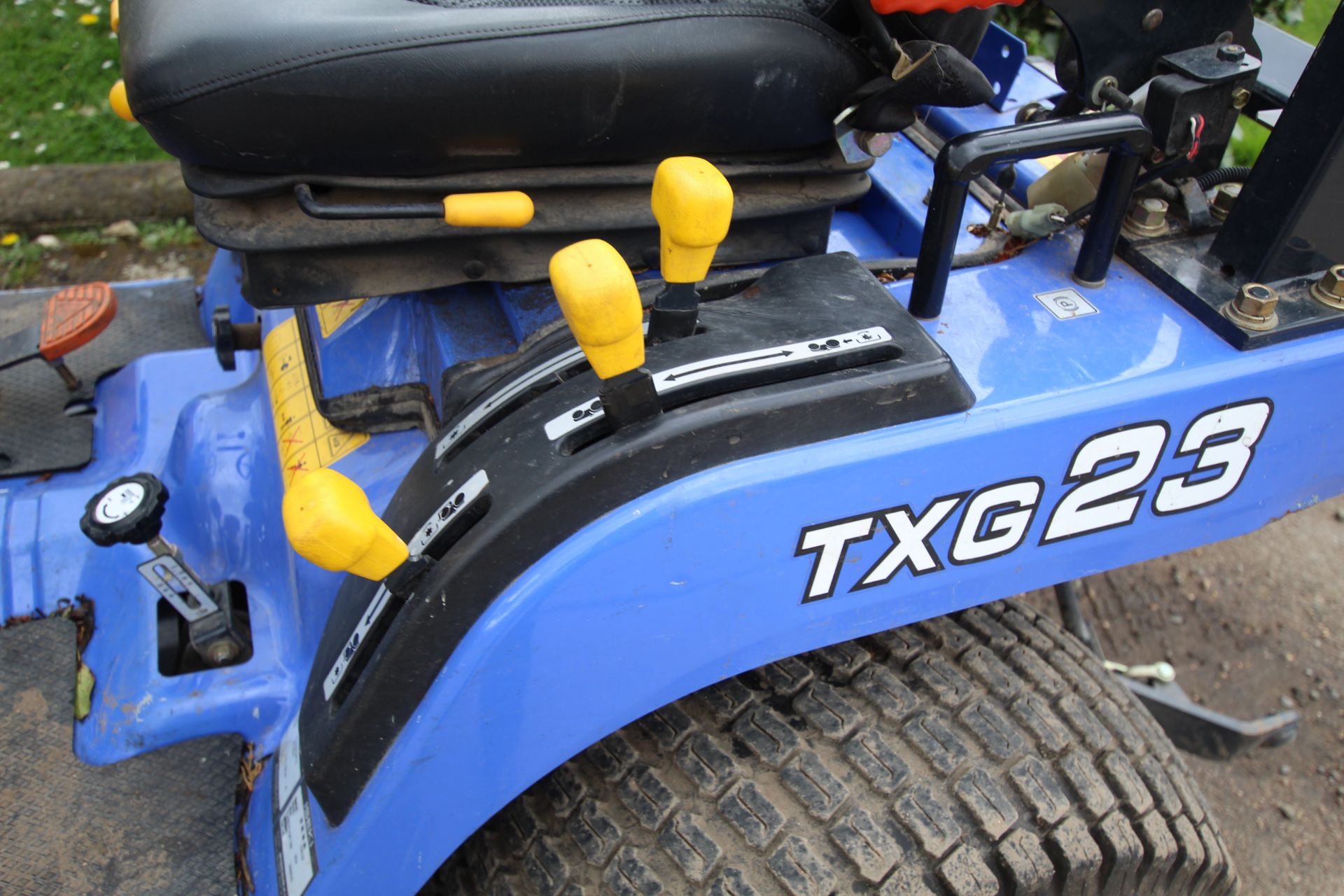 Iseki TGX23 4WD hydrostatic compact tractor. 725 h - Bild 16 aus 43