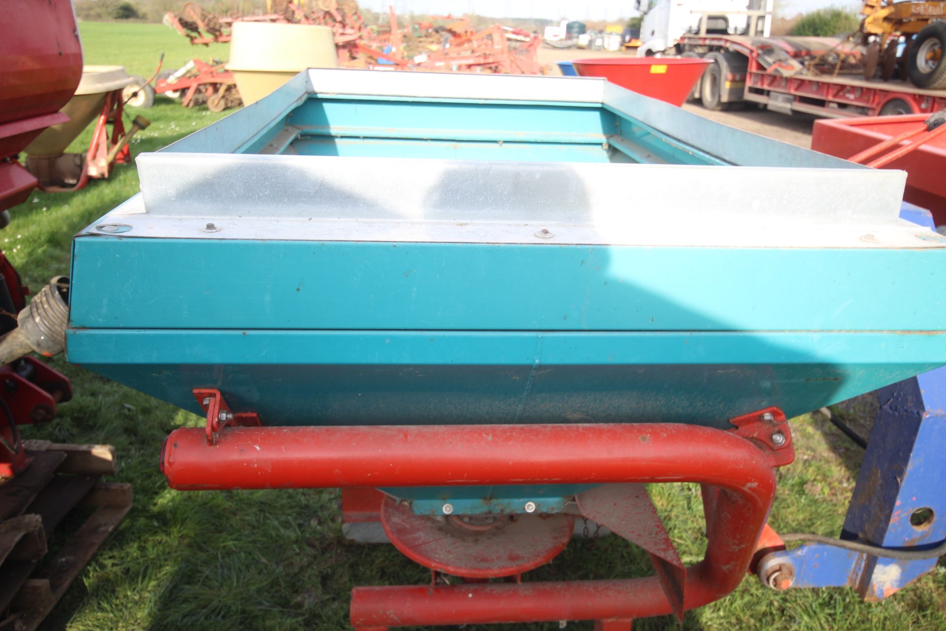 Reco Sulky DR650 twin disc fertiliser spreader. V - Image 12 of 14