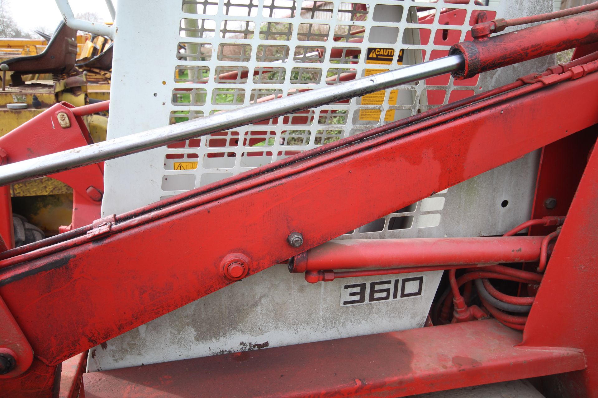 Gehl 3610 skid steer loader. With pallet tines and bucket. Key held. - Image 20 of 35