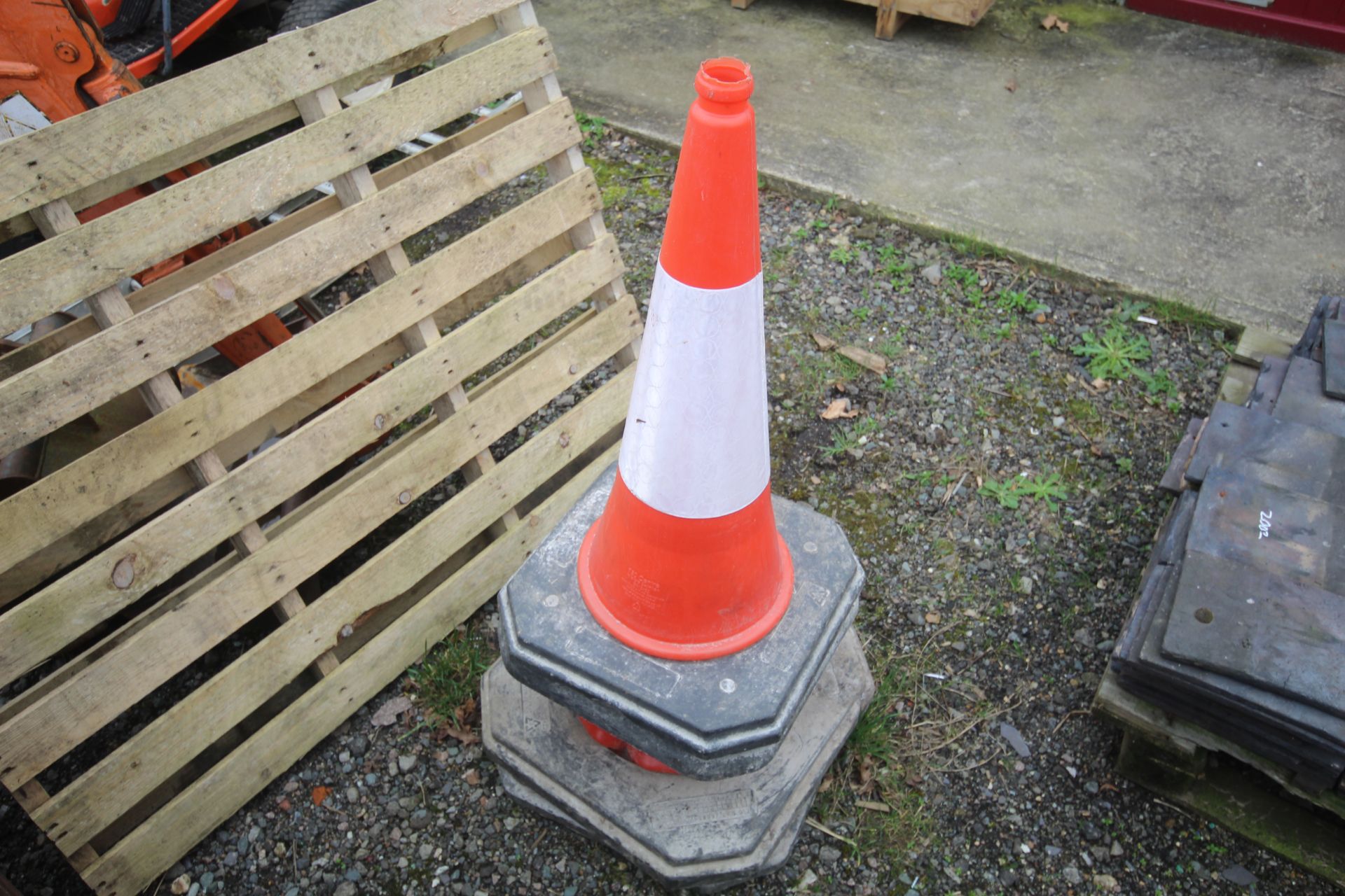 Quantity of cones. - Image 2 of 2