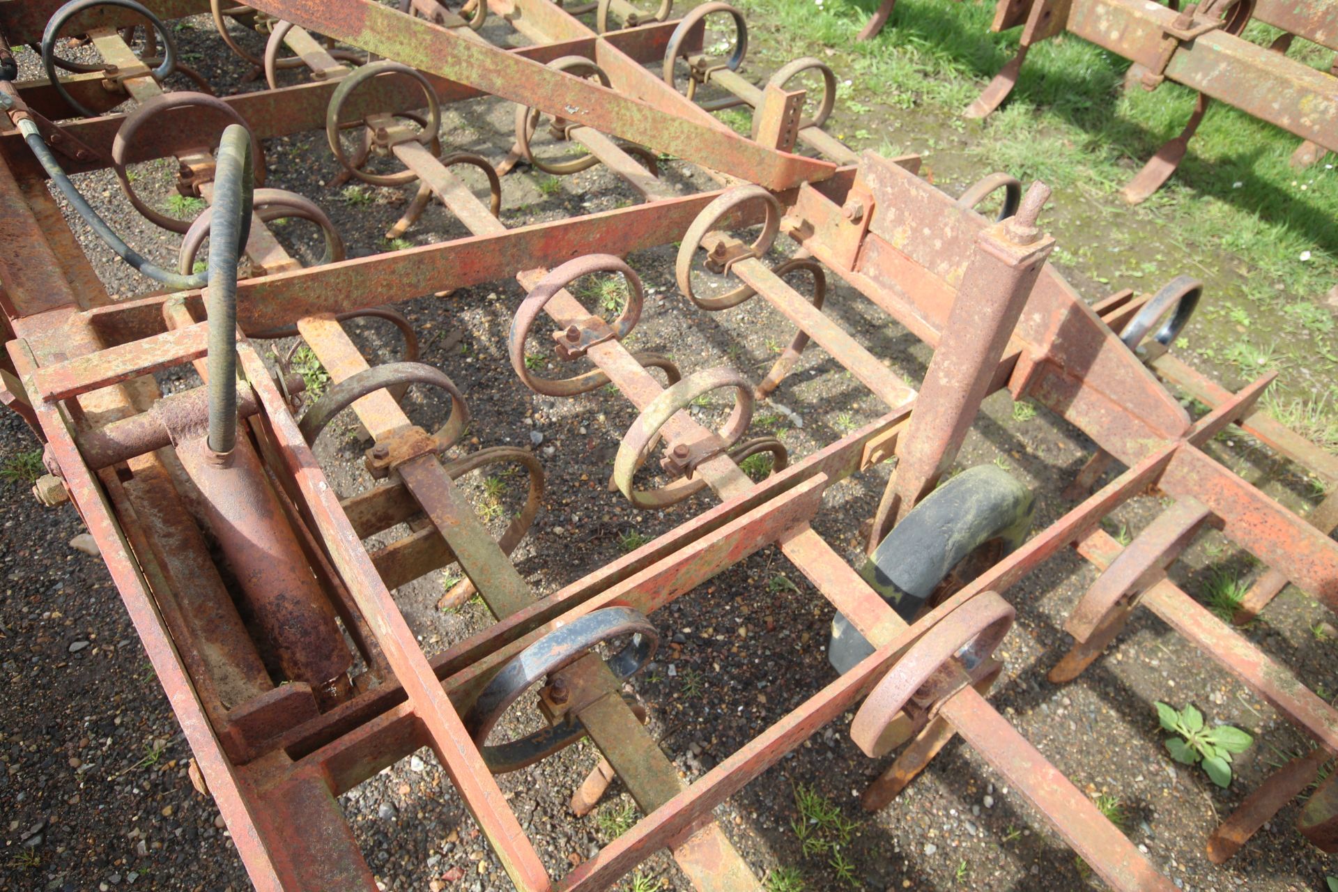 Rekord 5m mounted hydraulic folding spring tines. V - Image 13 of 16