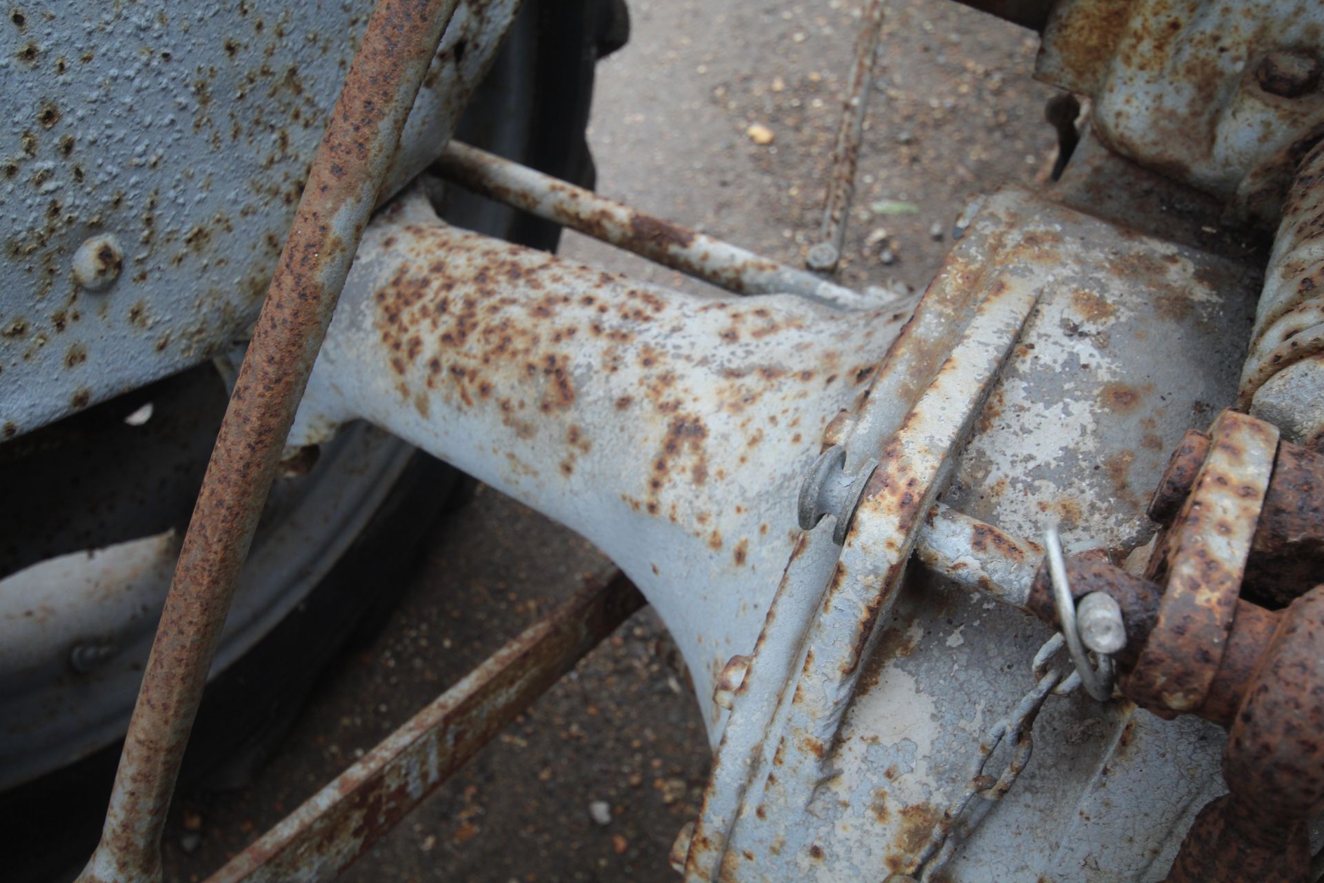 Ferguson TED 20 Petrol/ TVO 2WD tractor. 1953. Serial number 201176. Key held. V - Bild 20 aus 45