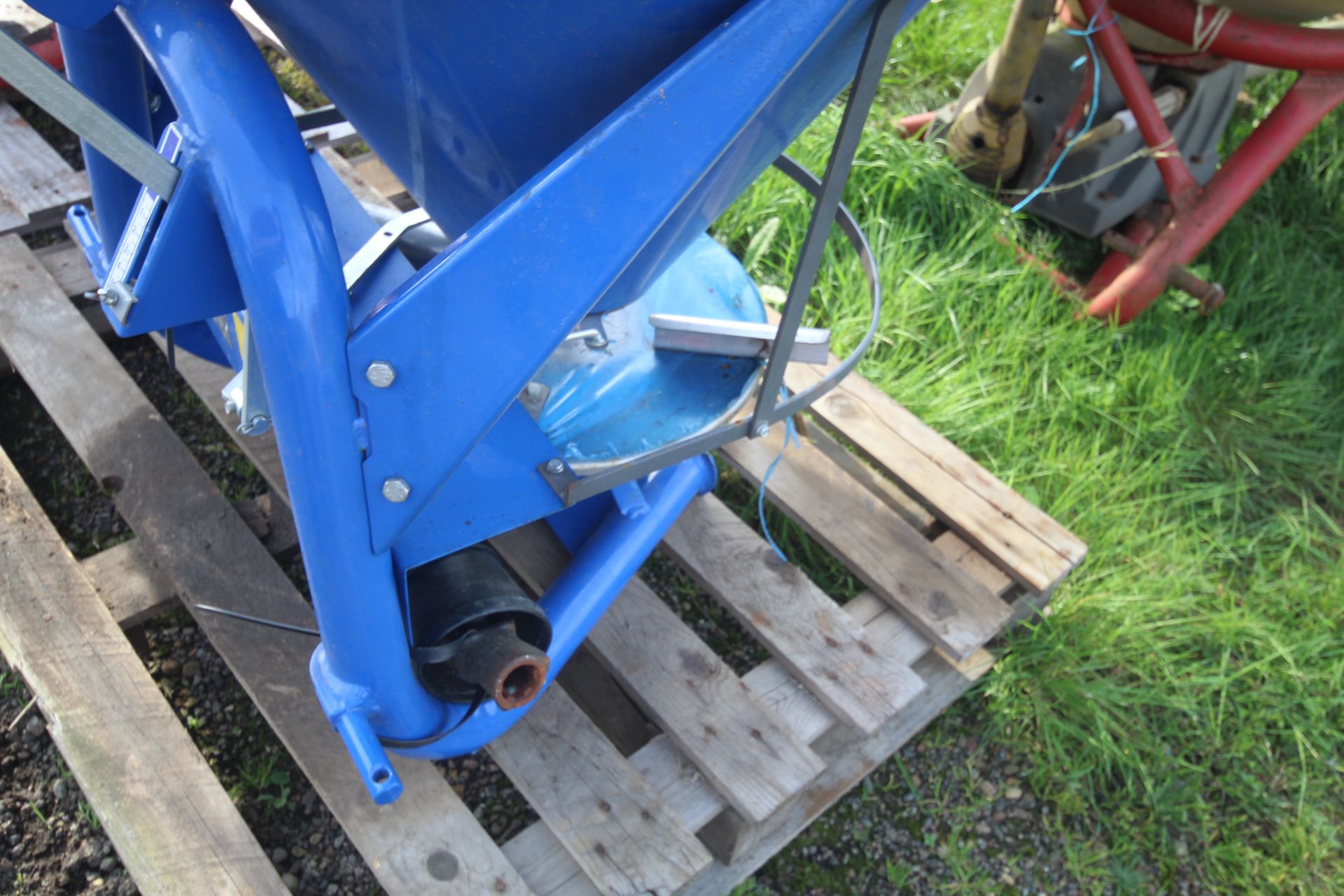 Unused Fleming 300L single disc fertiliser spreader. - Image 4 of 10