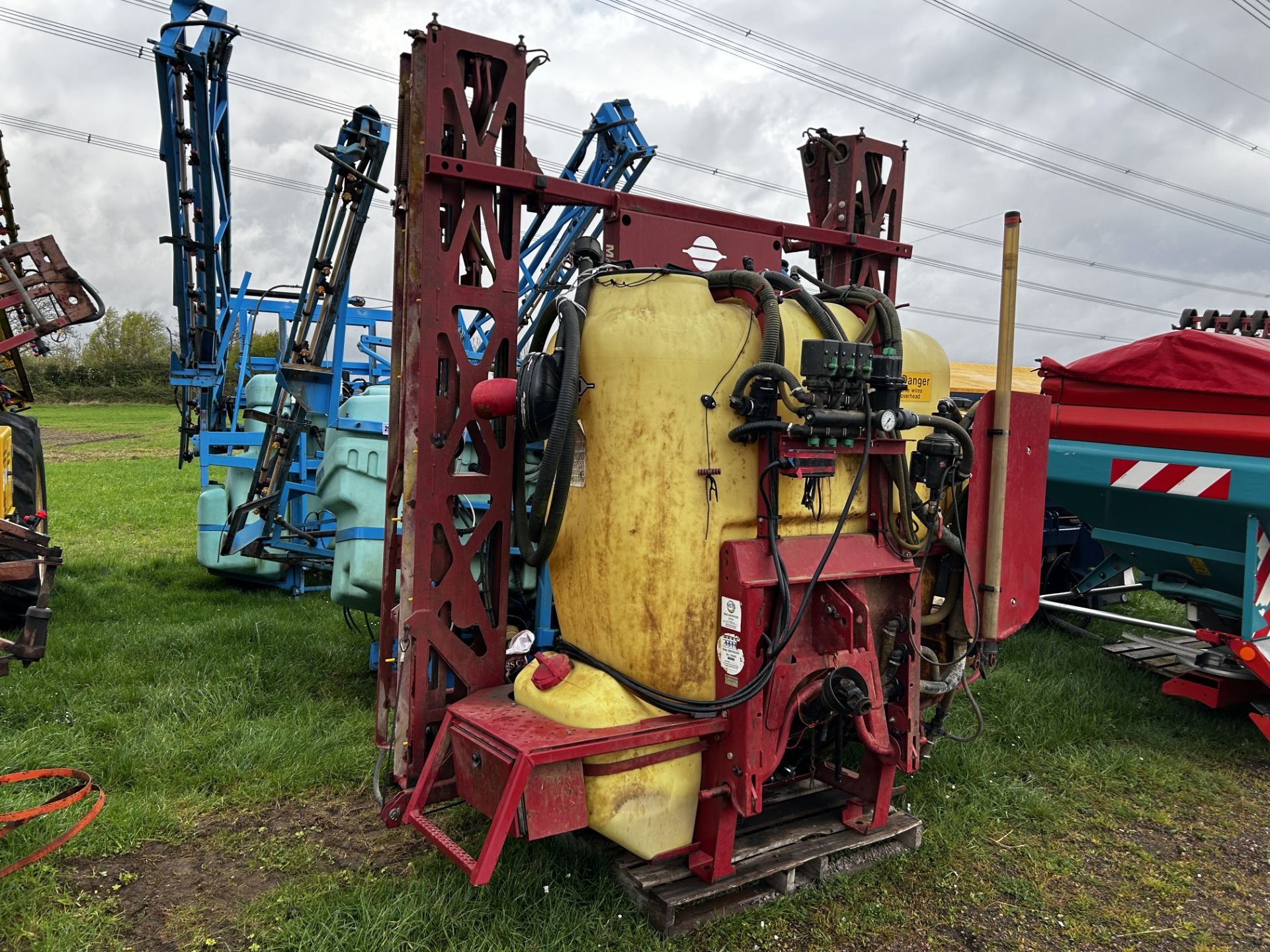 **UPDATED PHOTOGRAPHS** Hardi 12m hydraulic folding sprayer. Owned from new. For sale due to