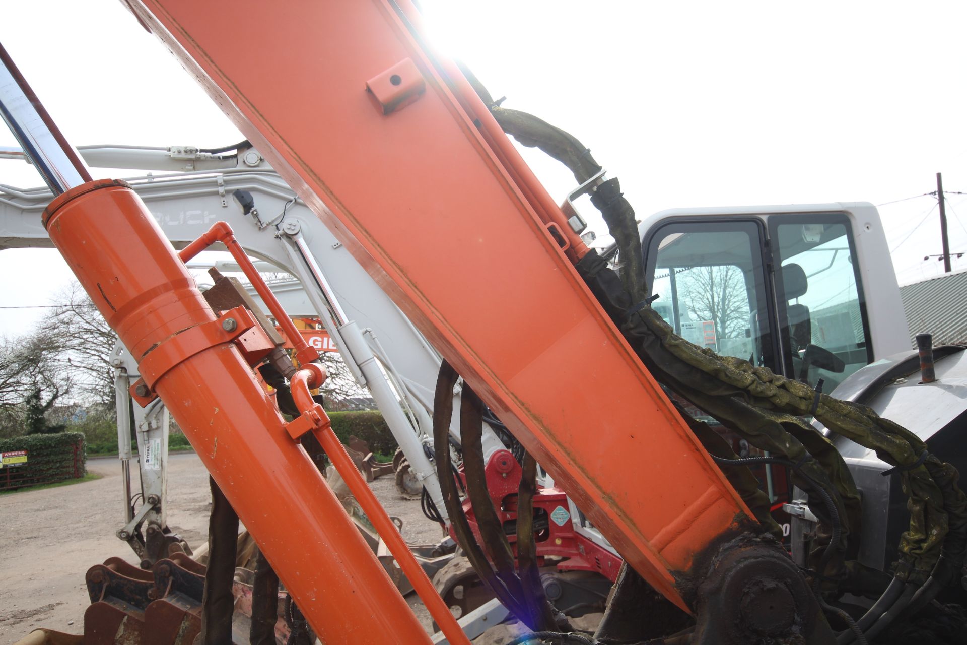 Hitachi Z-Axis 85-USB-5A 8.5T rubber track excavator. 2016. 4,704 hours. Serial number HCM DEE50K - Image 41 of 75