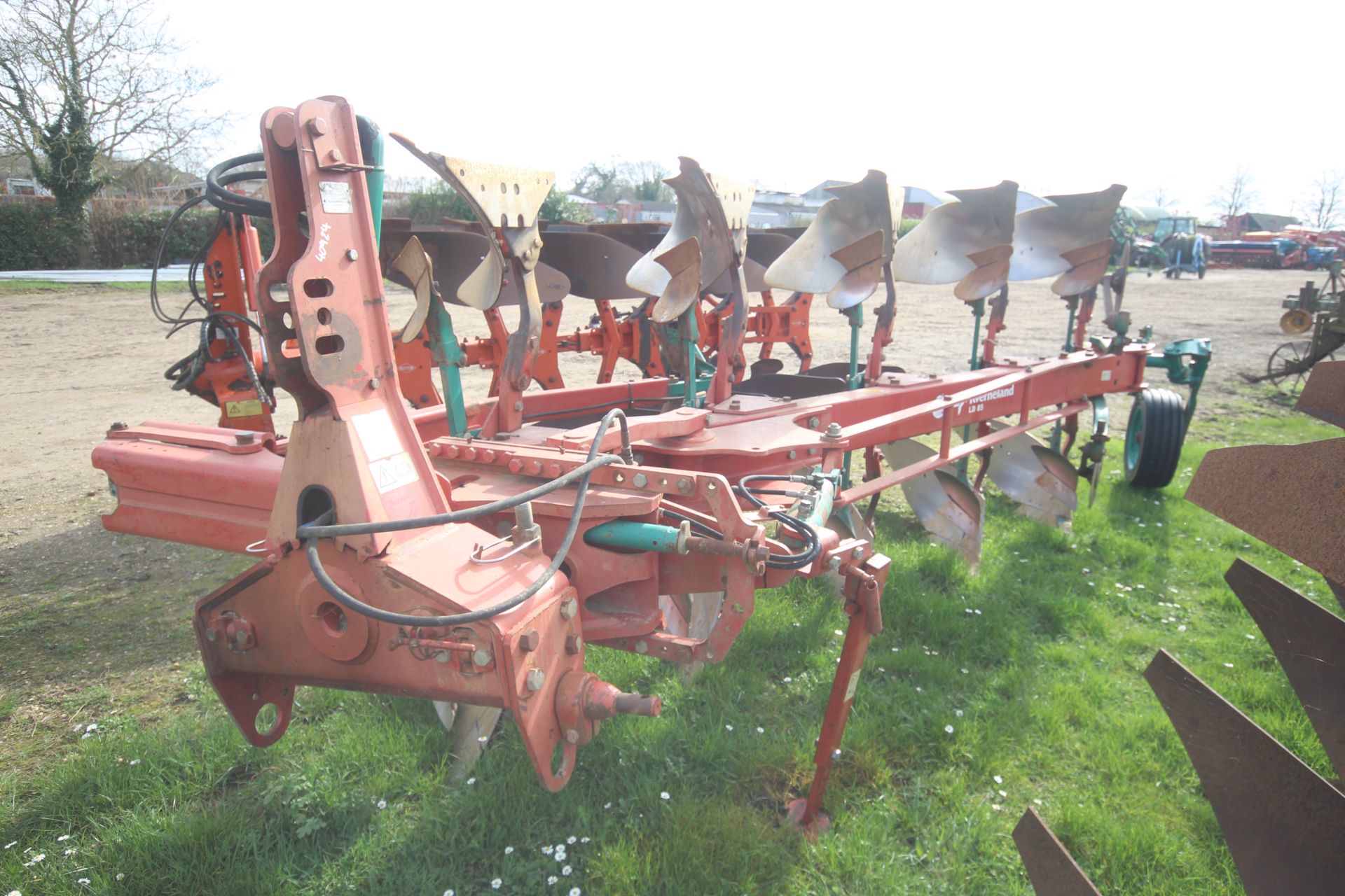 Kverneland LD85 5F reversible plough. With press arm. V