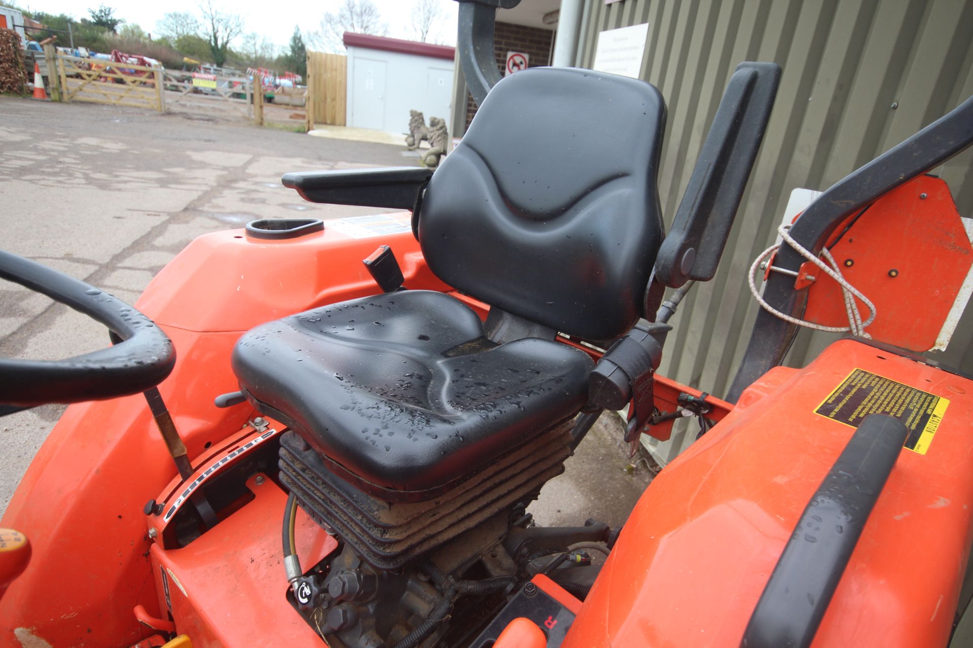 Kubota L3200 4WD compact tractor. Registration AY15 CYZ. Date of first registration xx/xx/2015. - Bild 26 aus 30