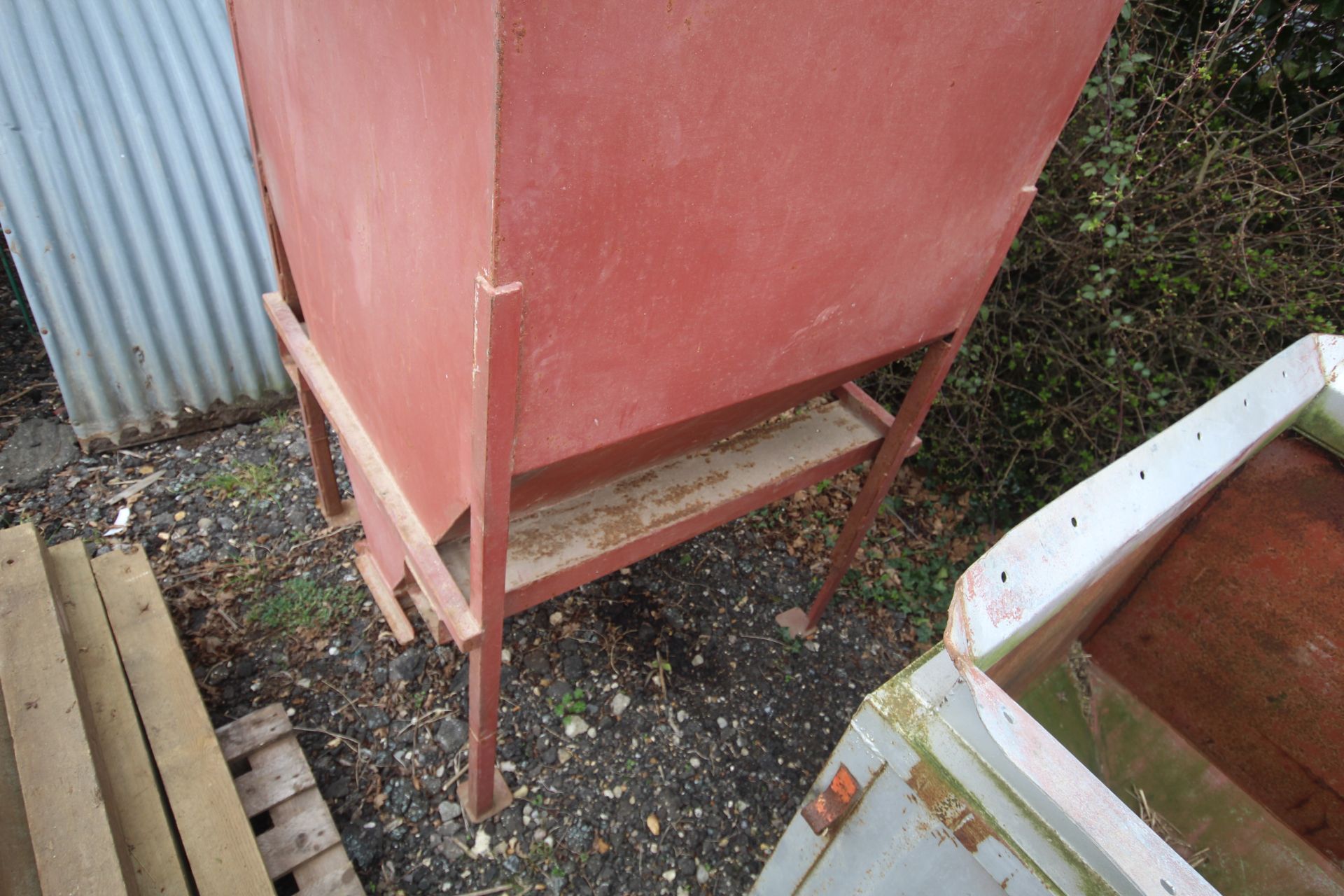 1T pallet tine feed hopper, - Image 3 of 5