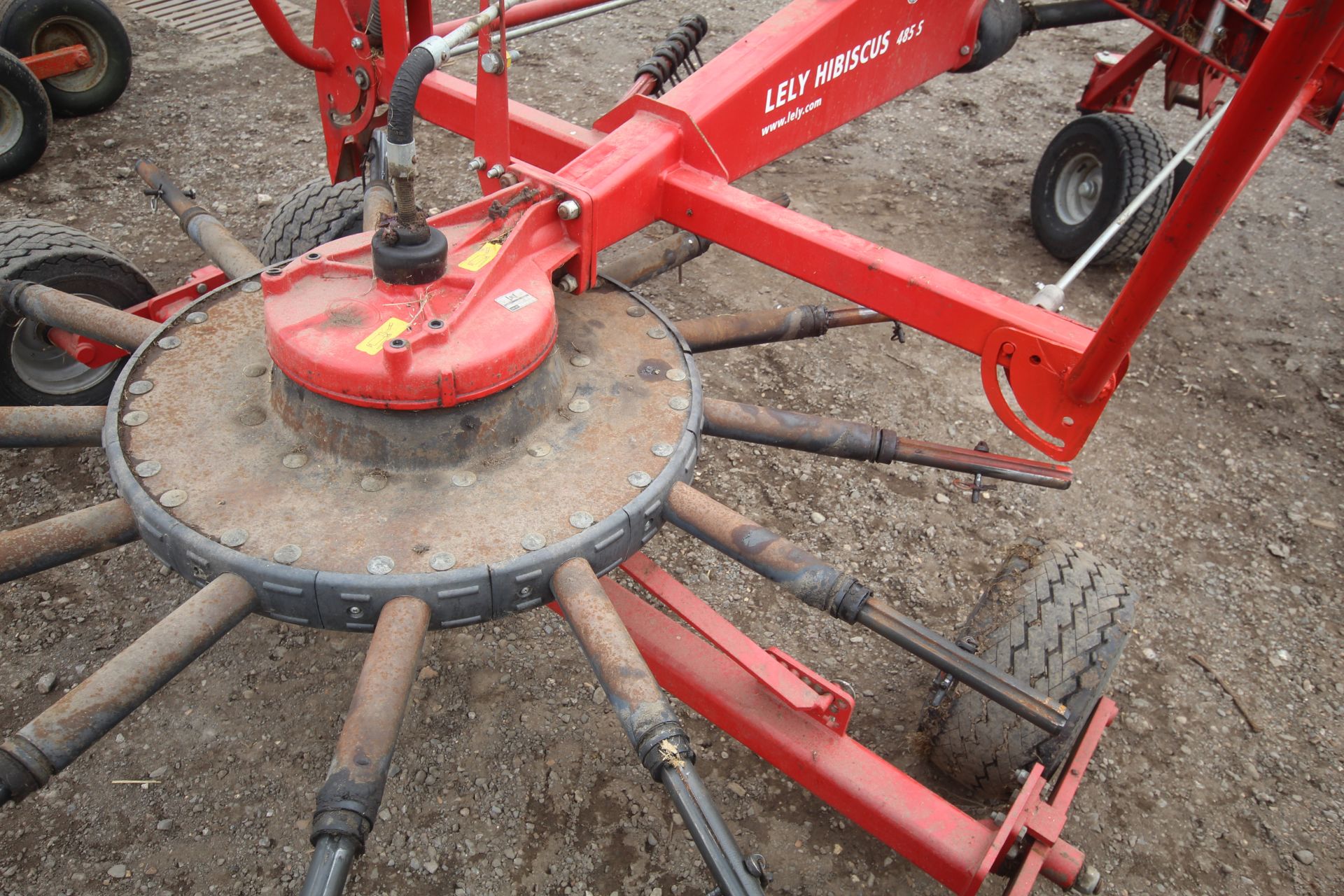 Lely Hibiscus 458S single rotor rake. Serial number 0003127837. V - Image 9 of 15