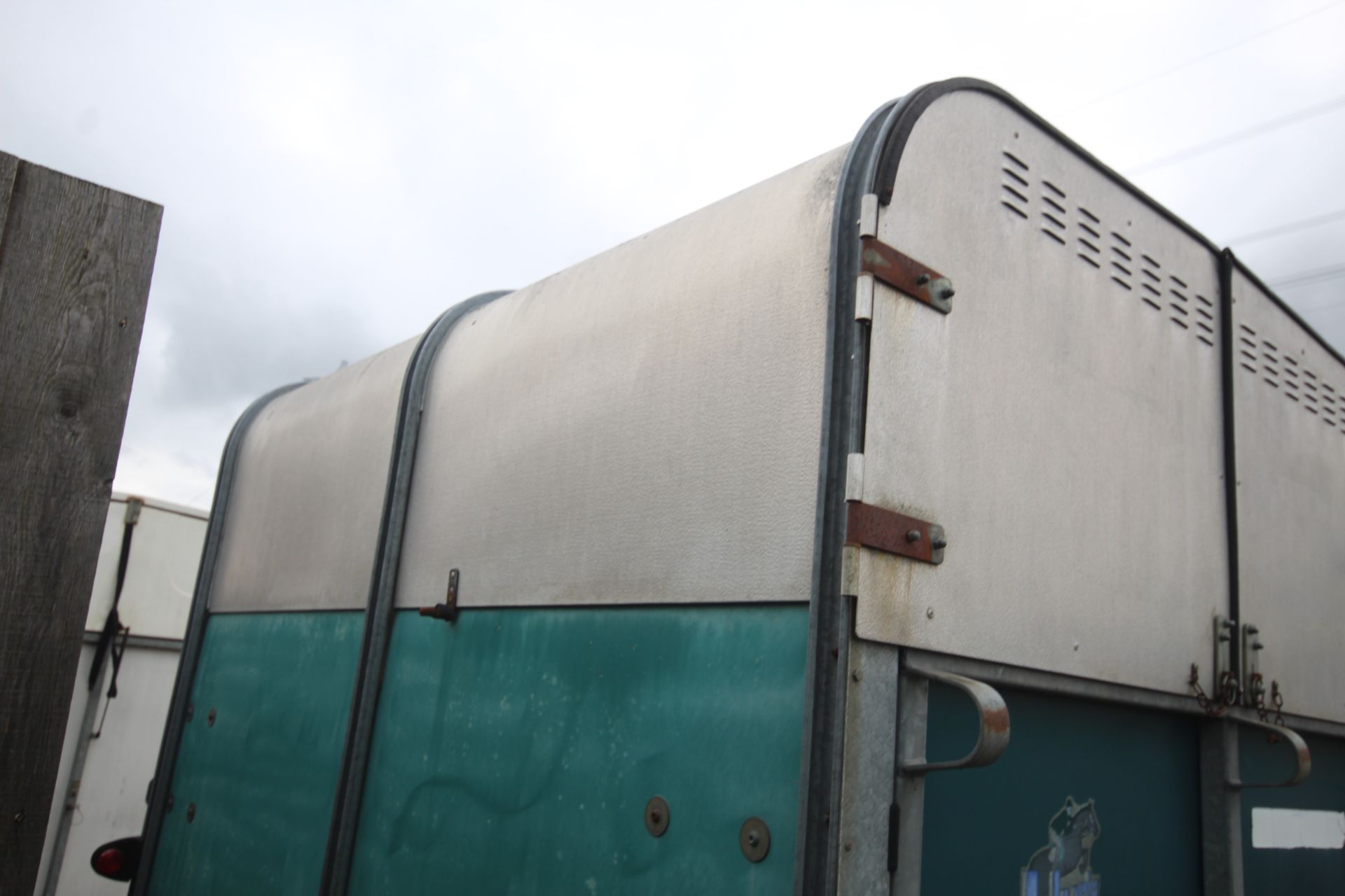 Ifor Williams 505 two horse twin axle horsebox. Recent new floor fitted by main dealer. - Image 19 of 44