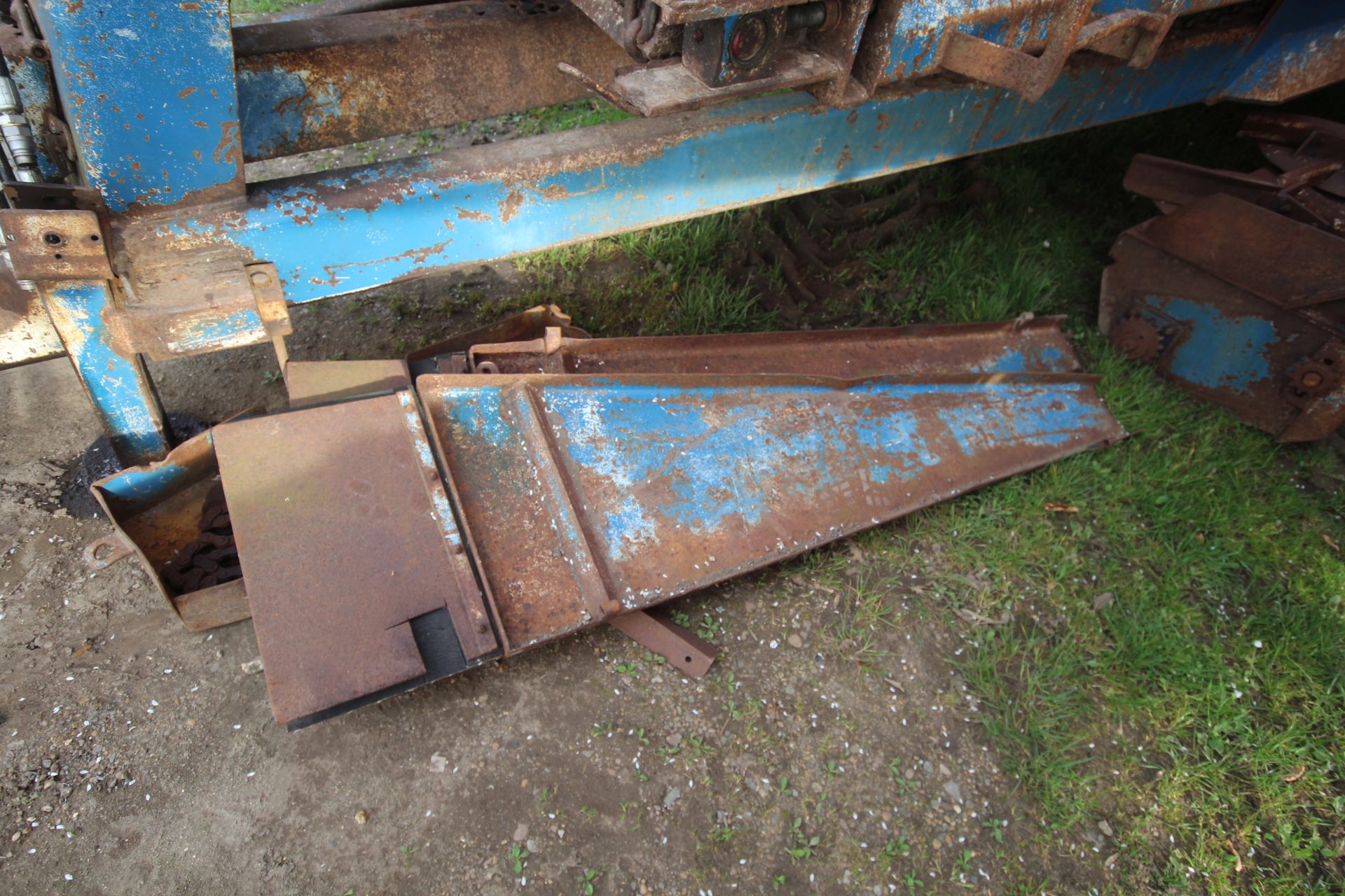 Bunning 12T single axle muck spreader. With twin vertical beaters, slurry door and removable - Image 14 of 31