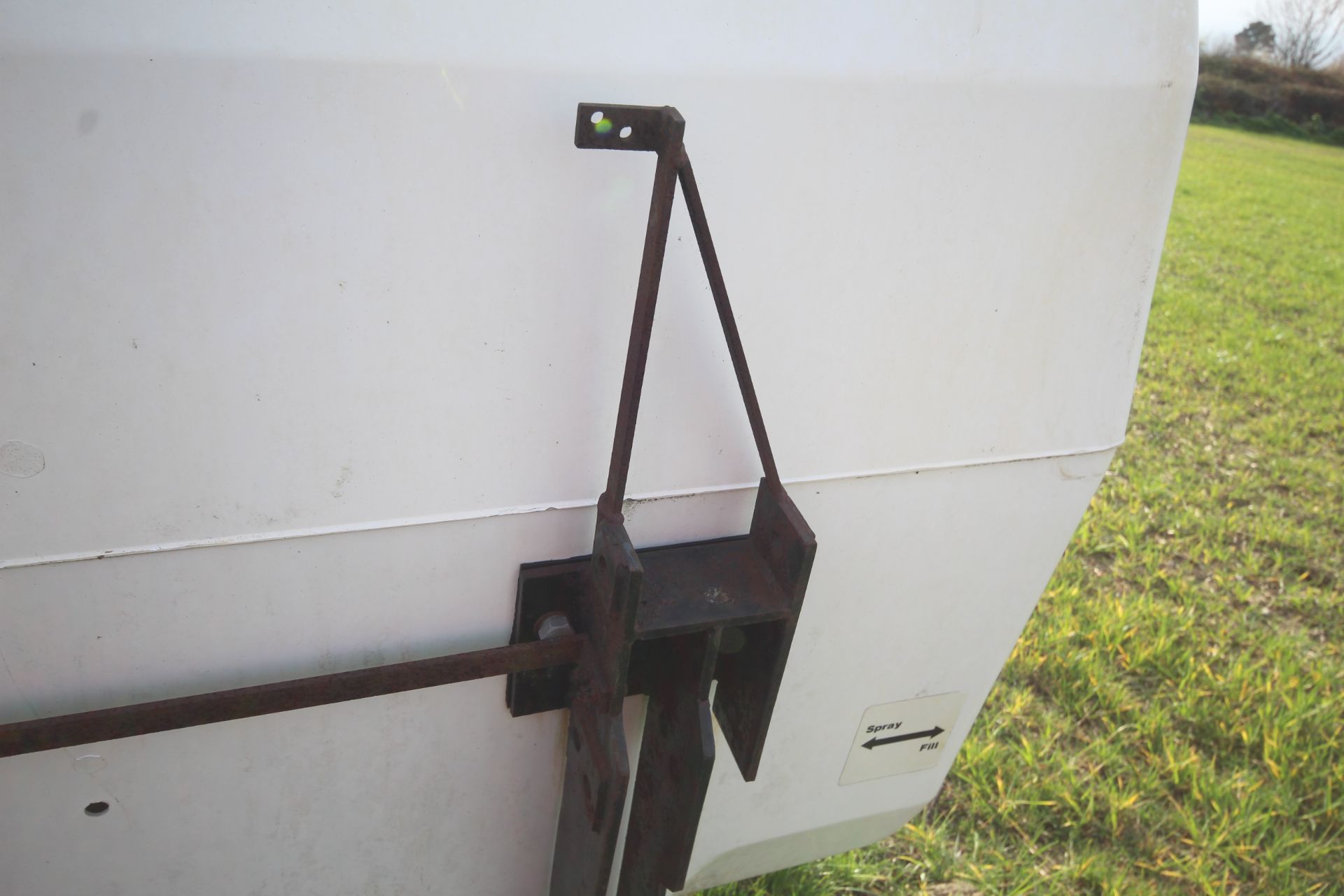 1000L fiberglass spray tank. Front or rear mounting. Unused. - Image 3 of 11
