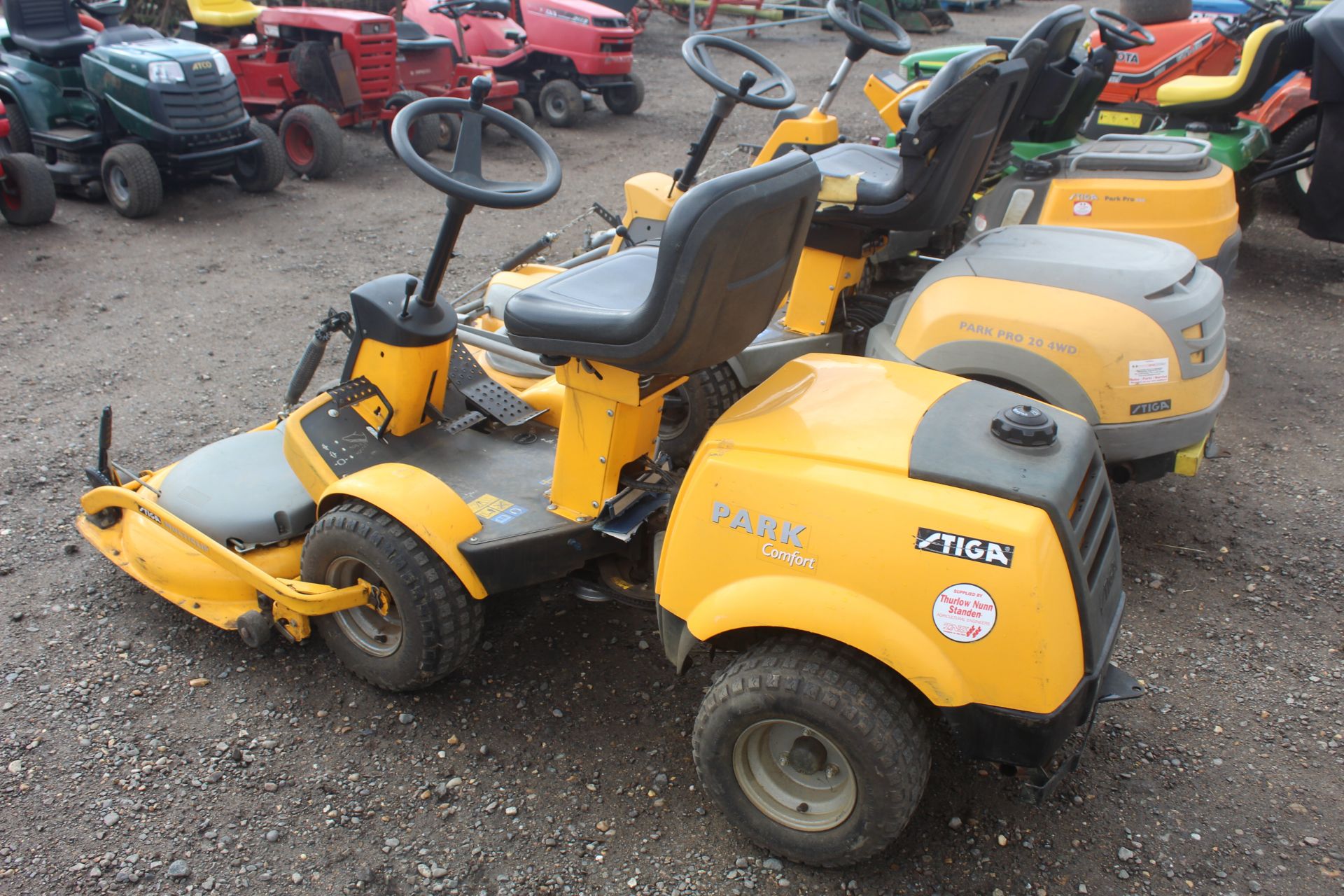 Stiga Park Comfort hydrostatic 2WD ride-on out front mower. 2005. Key held. - Image 4 of 24