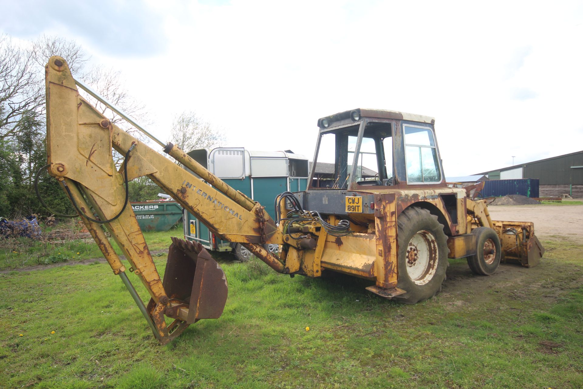 International Harvester 260A 2WD backhoe loader. Registration CWJ 891T (no paperwork). Date of first - Bild 3 aus 104