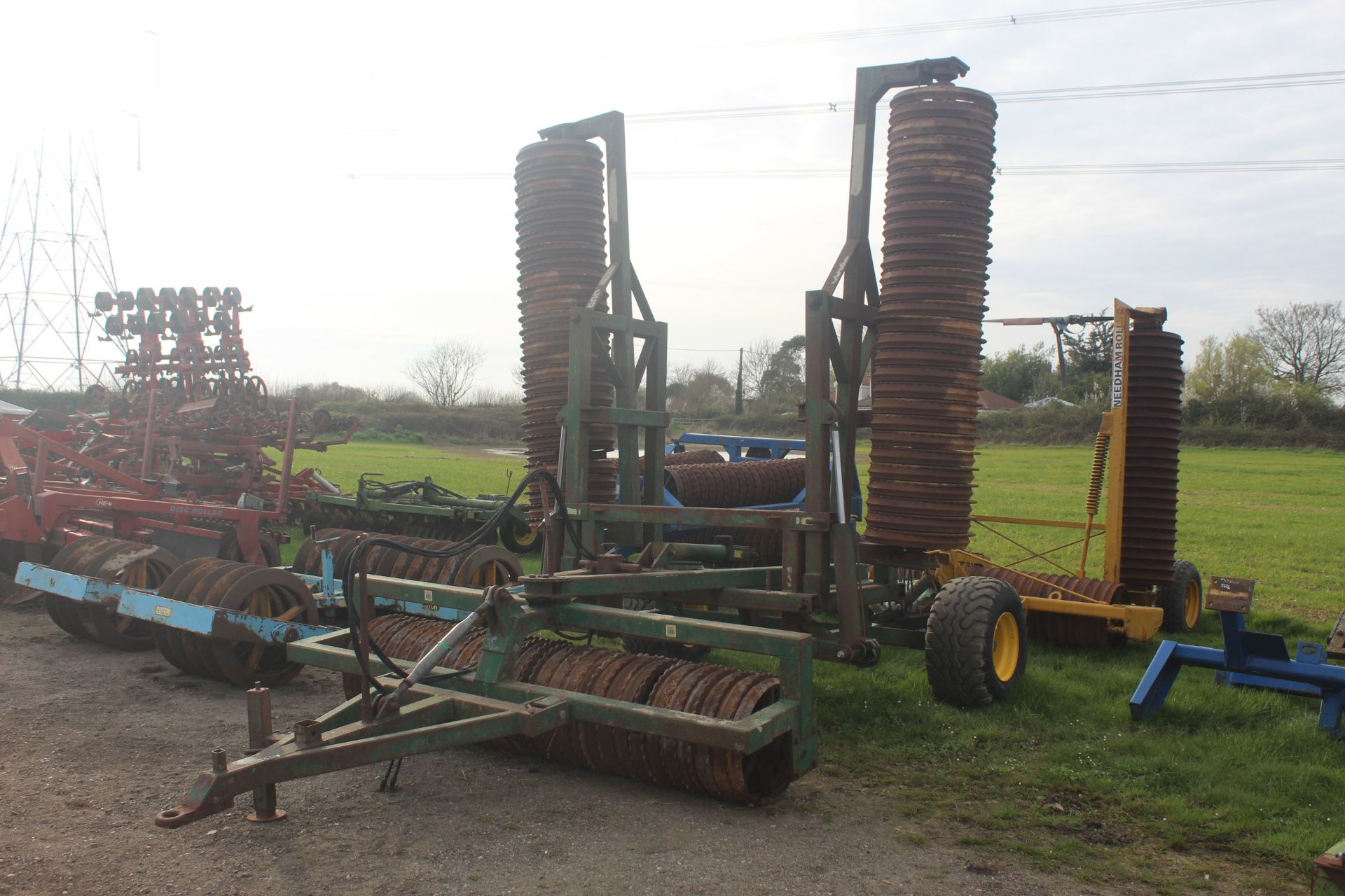 Cousins 24ft vertical folding rolls. With breaker rings. V