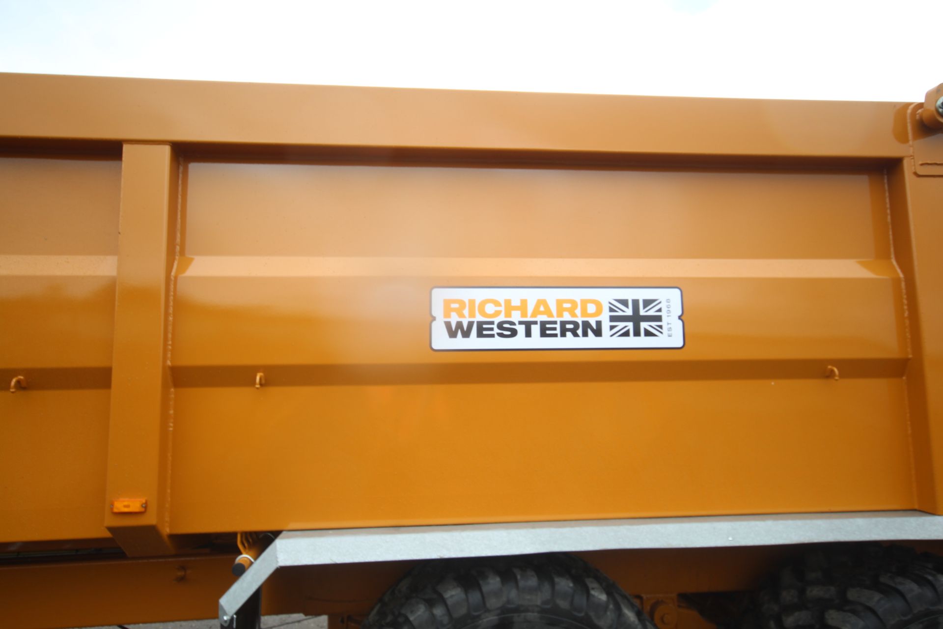 Richard Western SF18HS Plus 18T twin axle tipping trailer. With air brakes, sprung drawbar, - Image 19 of 50