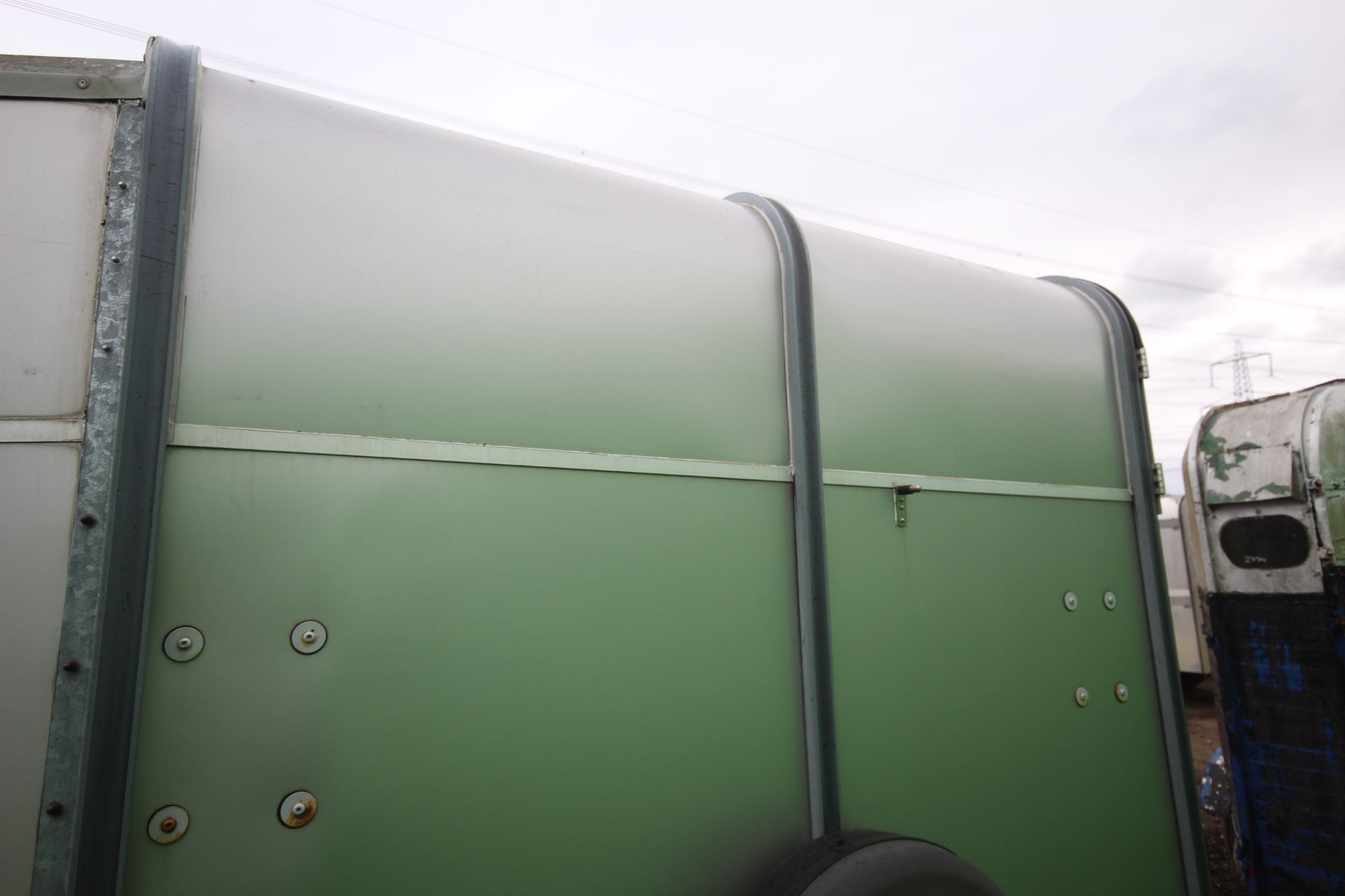 Ifor Williams HB505 two horse twin axle horsebox. Manual held. - Image 19 of 47