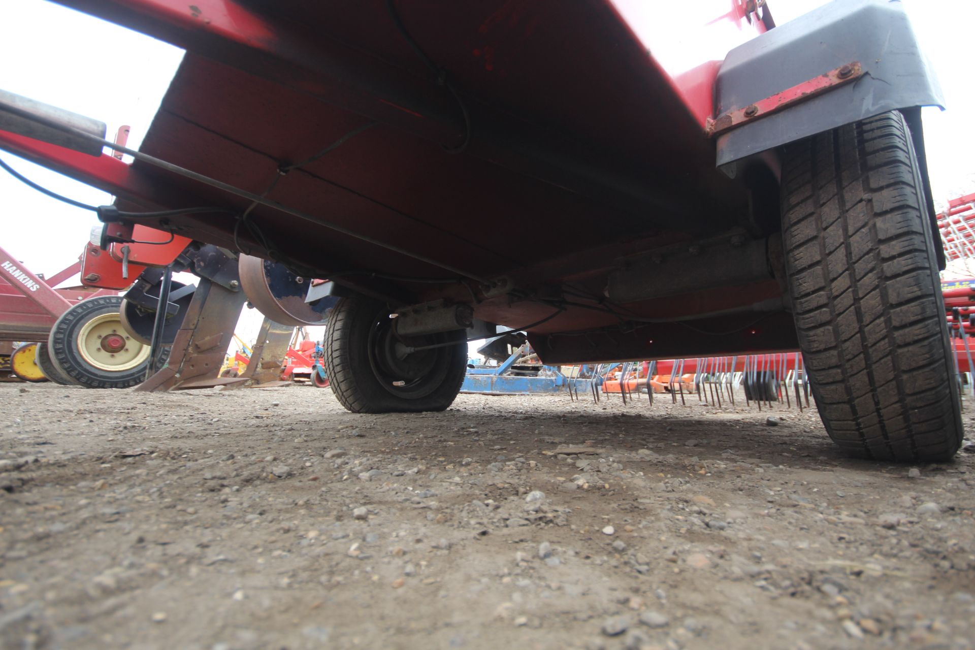 Scott Trailers single axle double skin chemical trailer. With lockable lid and unused spare wheel. - Image 6 of 17