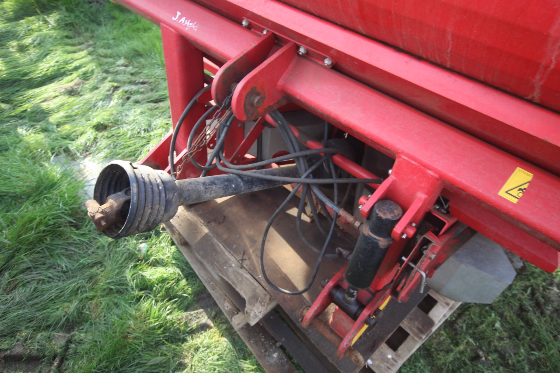 Tulip Centreliner SX 24m twin disc fertiliser spreader. 2004. From a local Deceased estate. Manual - Image 2 of 21