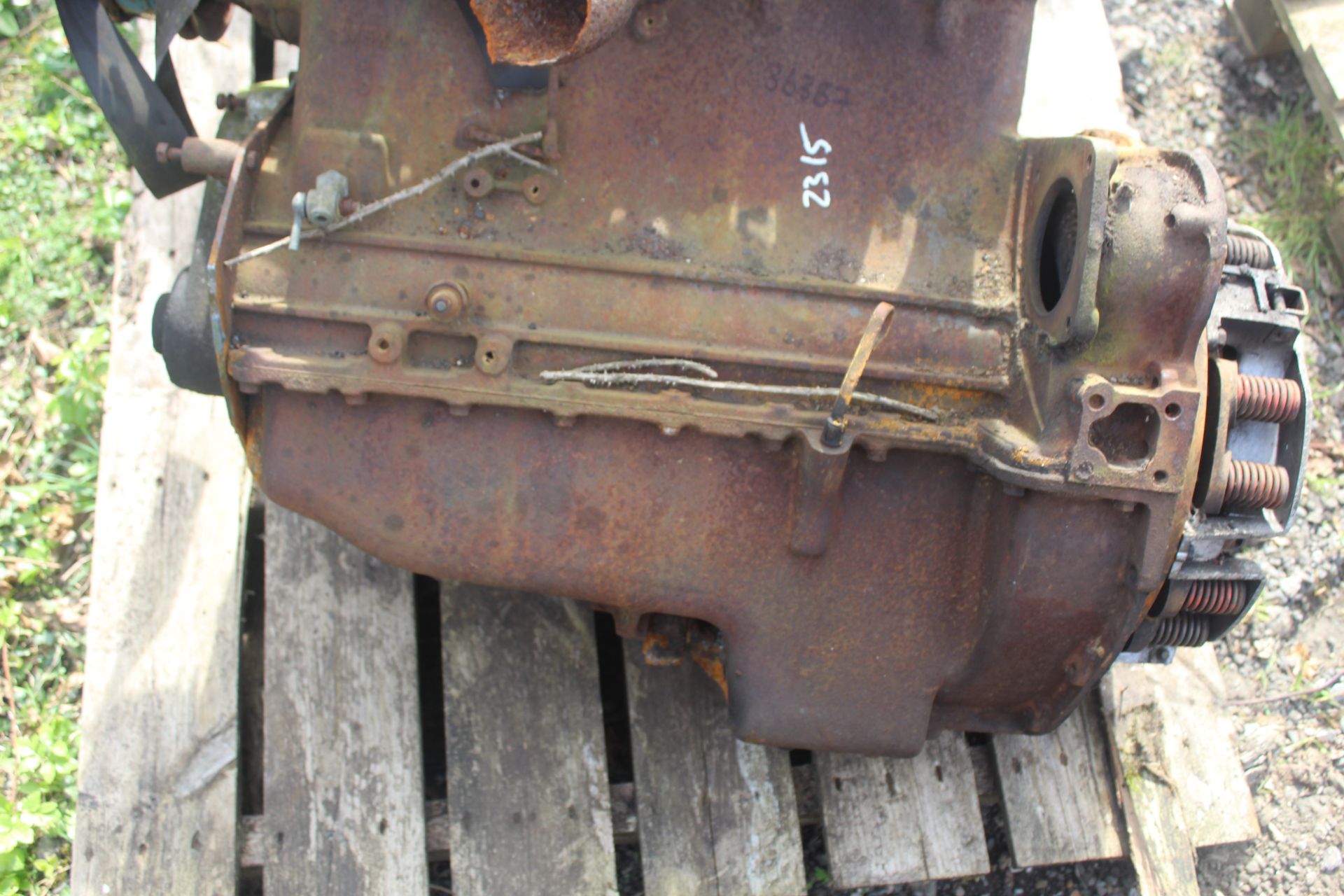 Fordson Power/ Super Major diesel engine. With flywheel and clutch. For spares or repair. V - Bild 3 aus 8