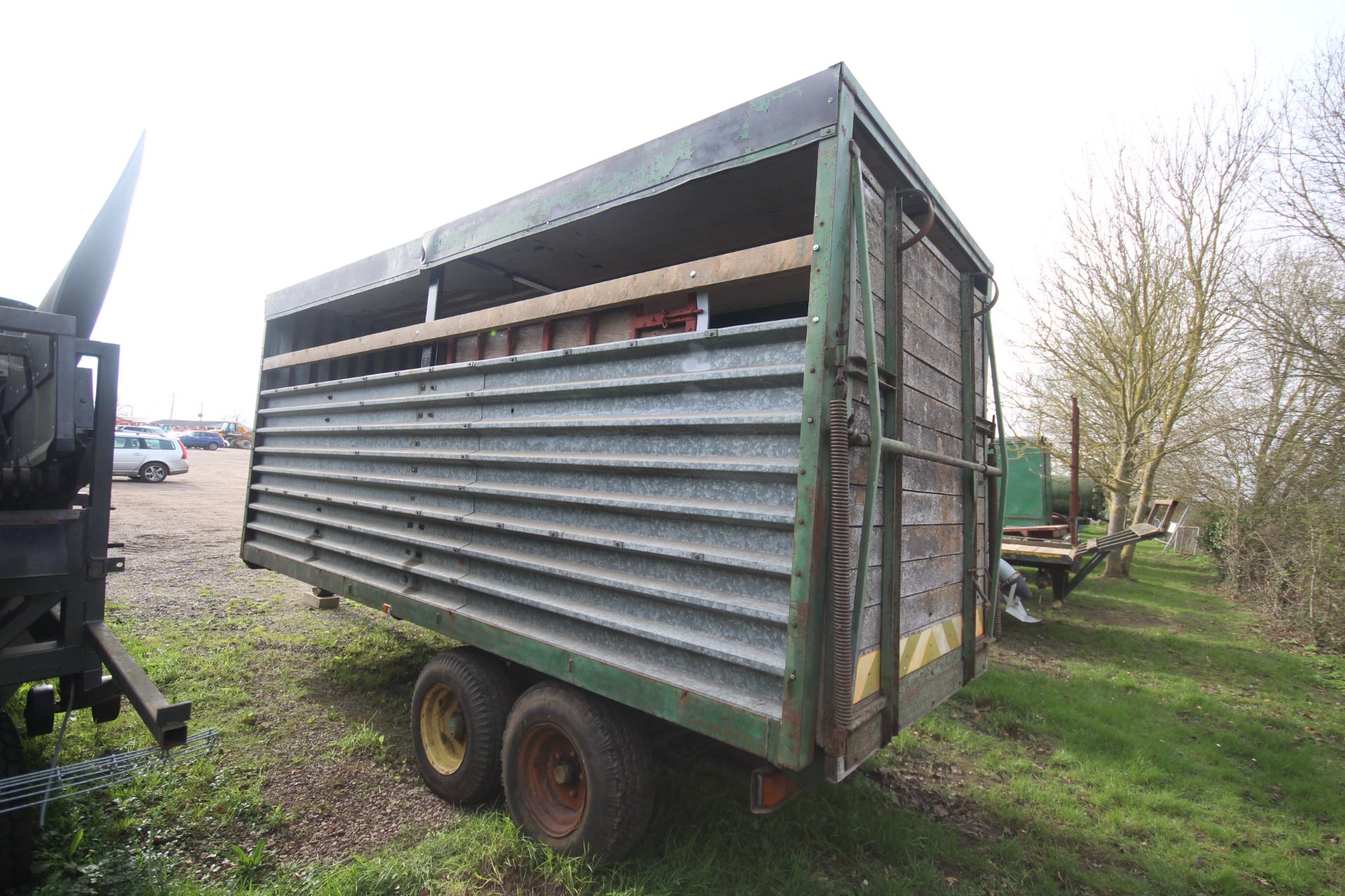 5m x 2m twin axle tractor drawn livestock trailer. V - Image 4 of 30