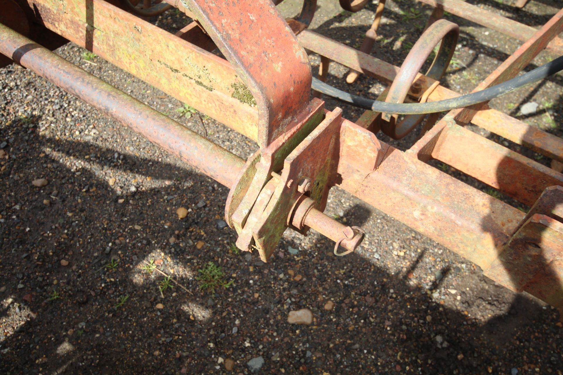 Rekord 5m mounted hydraulic folding spring tines. V - Image 7 of 16