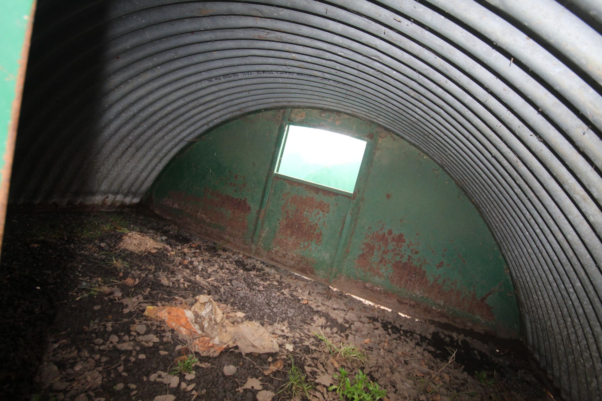 Small insulated pig ark. - Image 3 of 4