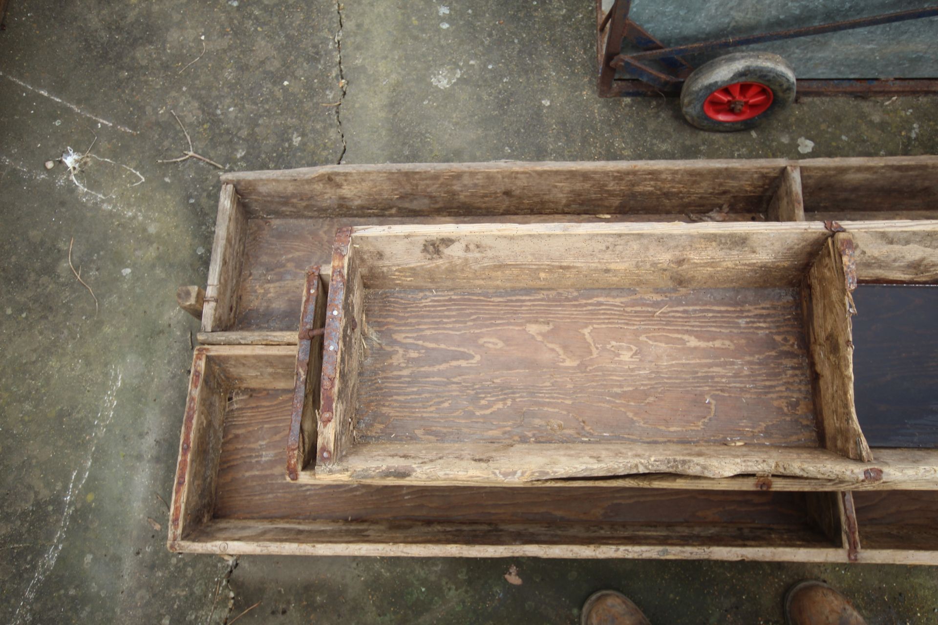 4x wooden sheep troughs. V - Image 4 of 4