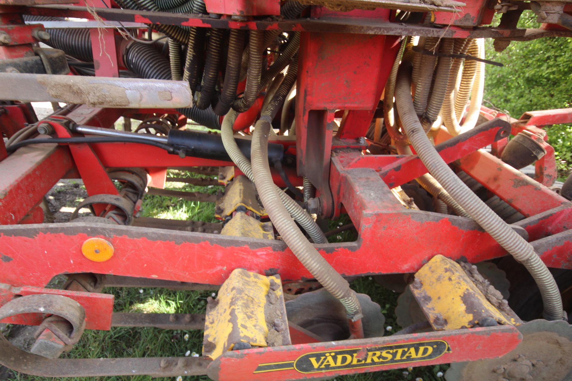 **UPDATED DESCRIPTION** Vaderstad Rapid 800F 8m disc drill. With rigid tines, levelling paddles, two - Image 20 of 60