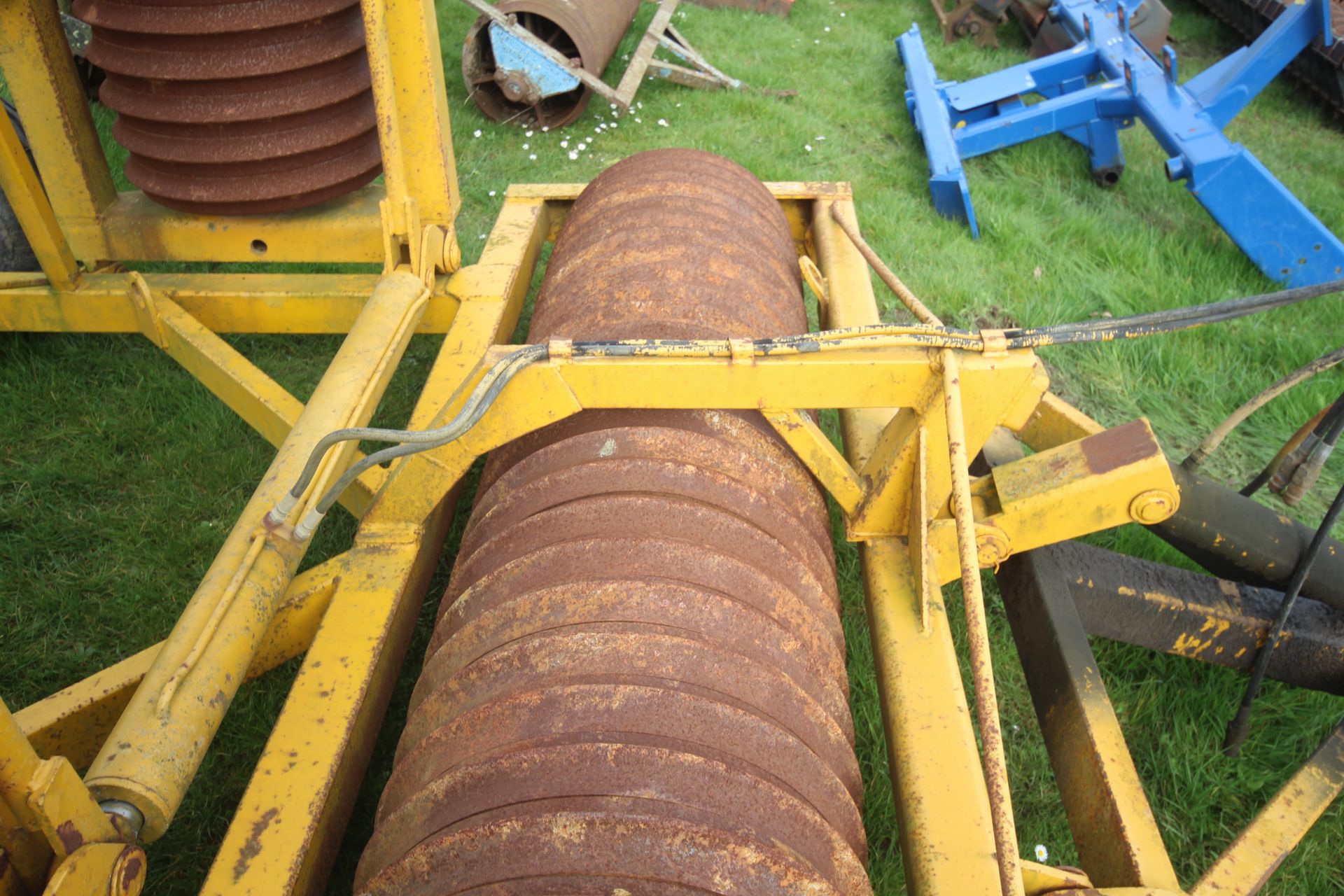 Needham 6m hydraulic folding rolls. With plain rings. V - Image 22 of 25