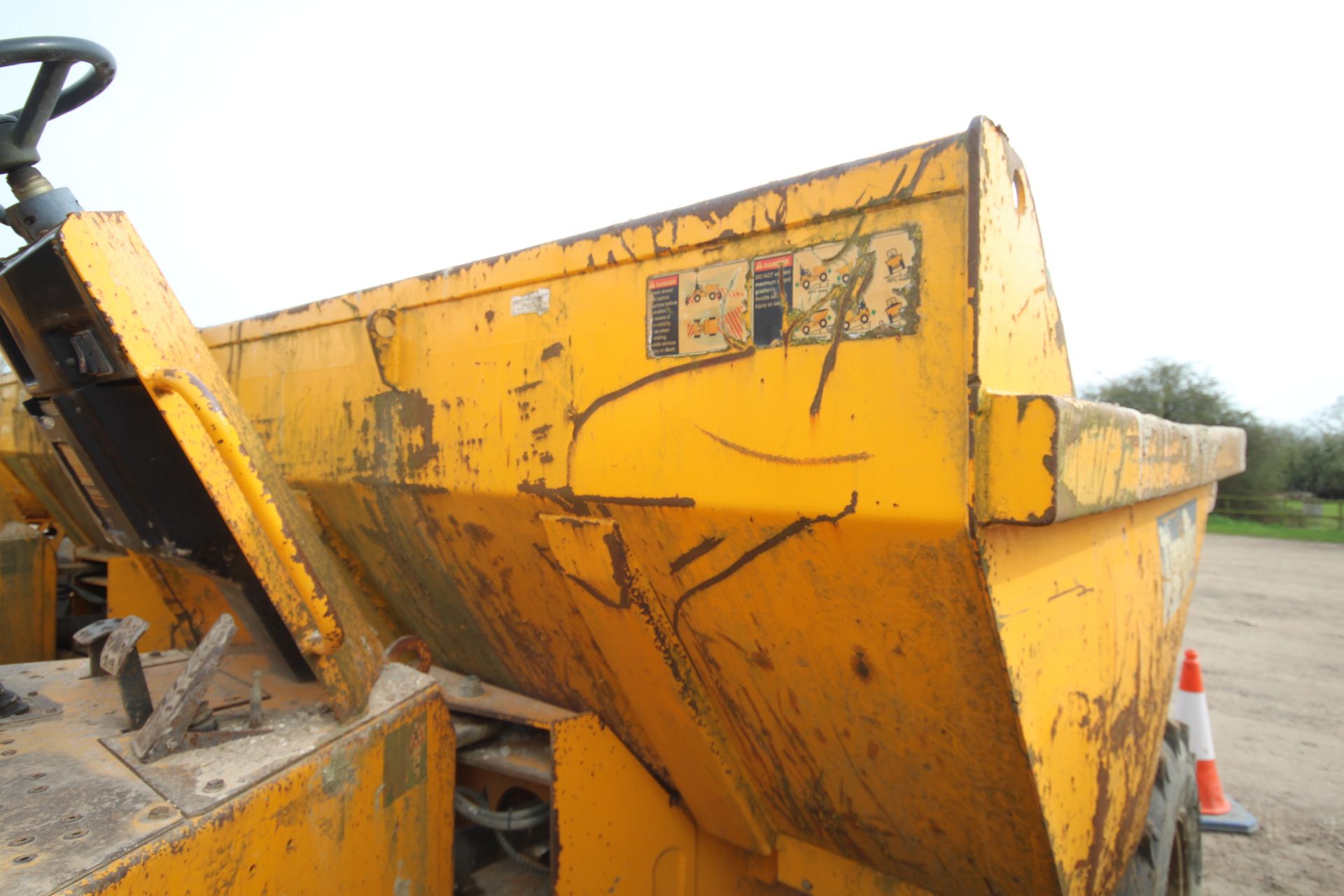 Thwaites 6T 4WD dumper. 2009. Hours TBC. Serial number SLCM565ZZ90887177. 405/70-20 wheels and - Image 8 of 35