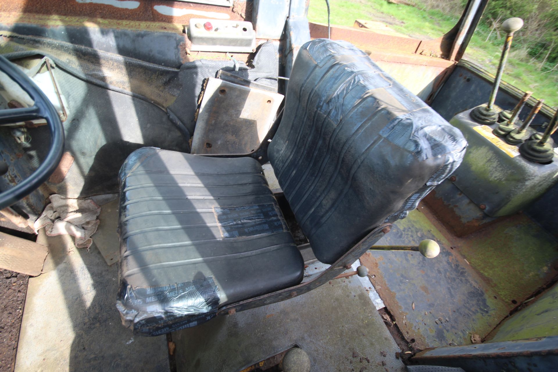 International Harvester 260A 2WD backhoe loader. Registration CWJ 891T (no paperwork). Date of first - Bild 94 aus 104