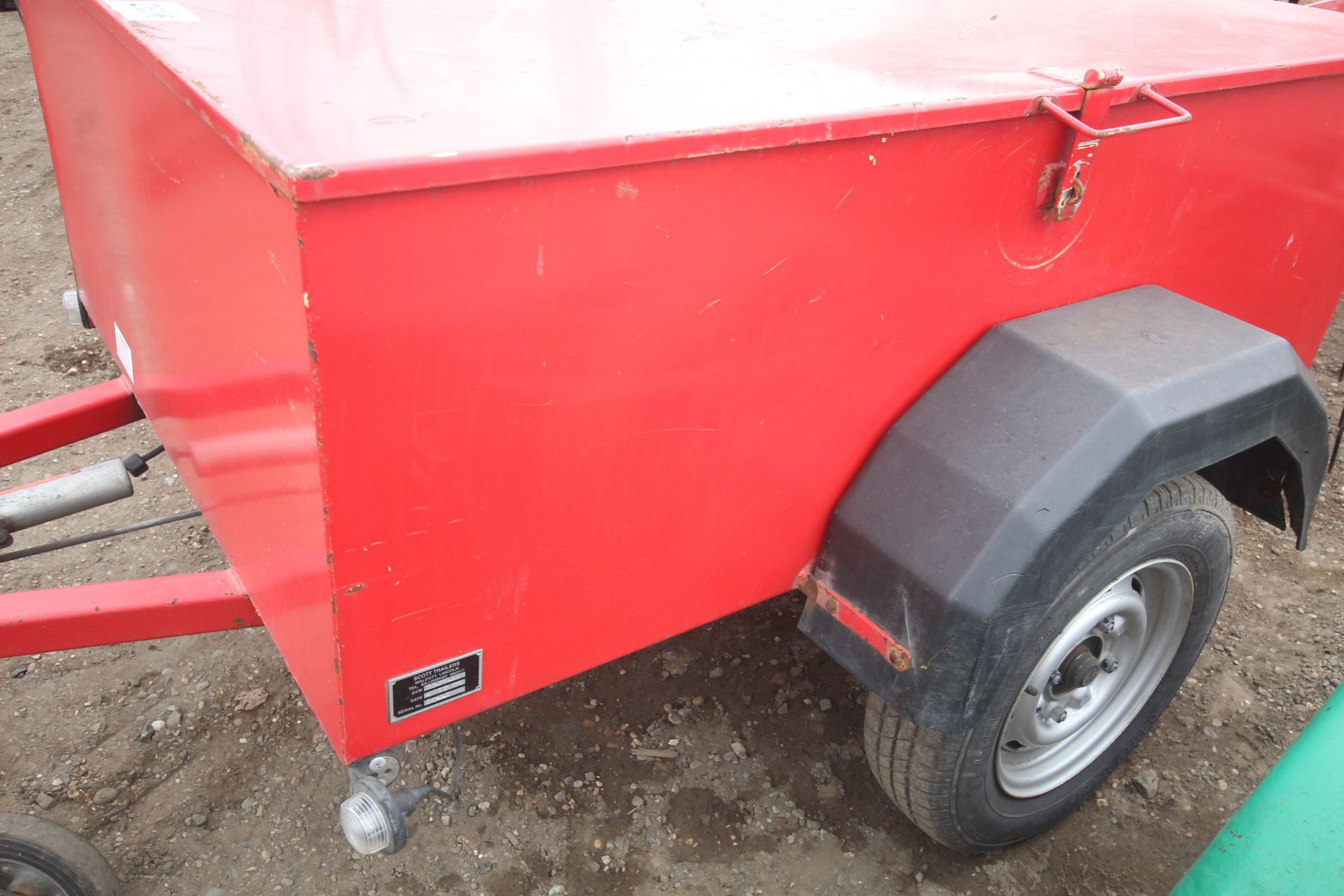Scott Trailers single axle double skin chemical trailer. With lockable lid and unused spare wheel. - Image 4 of 17