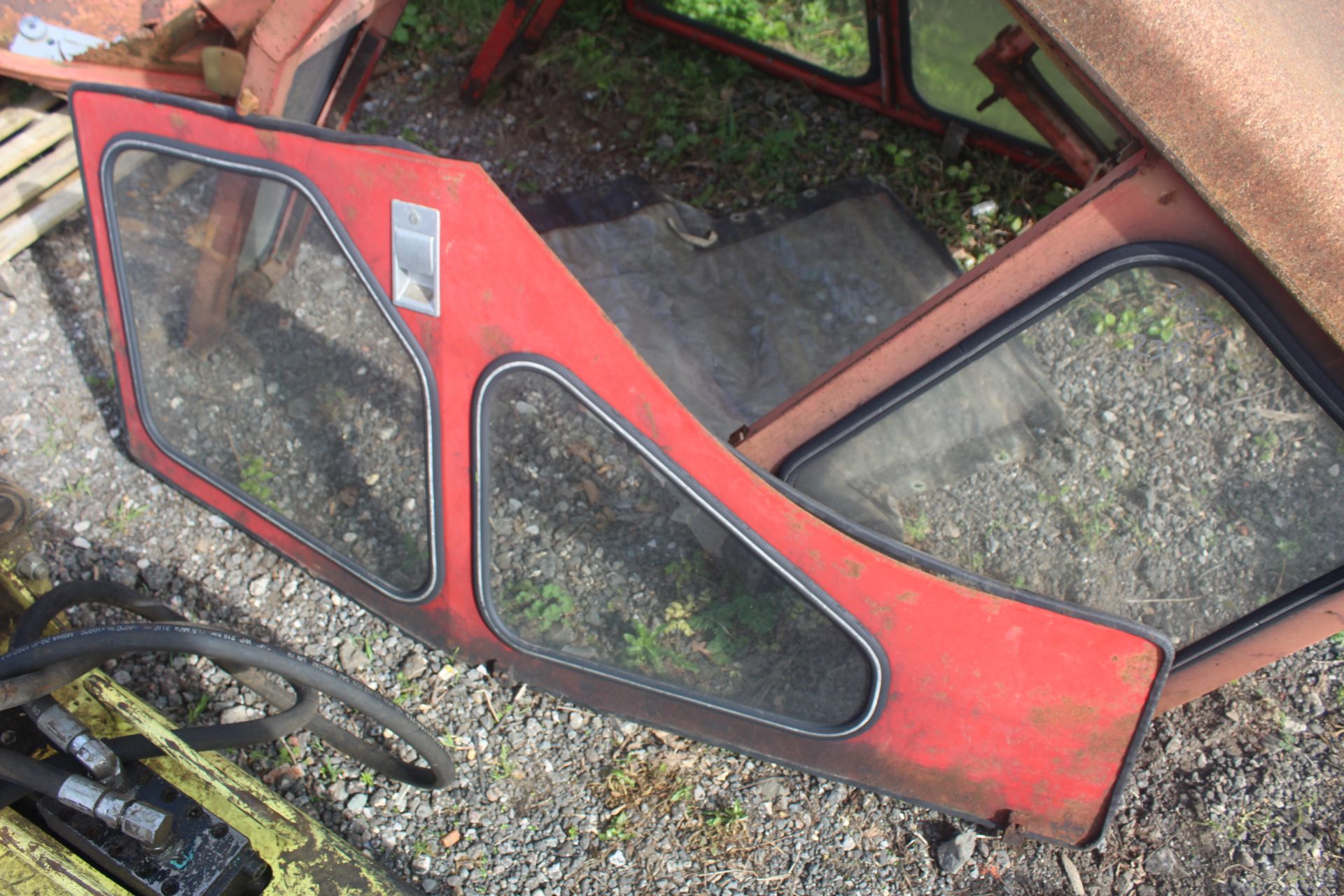 Massey Ferguson 240 cab and mudguards. - Image 2 of 16