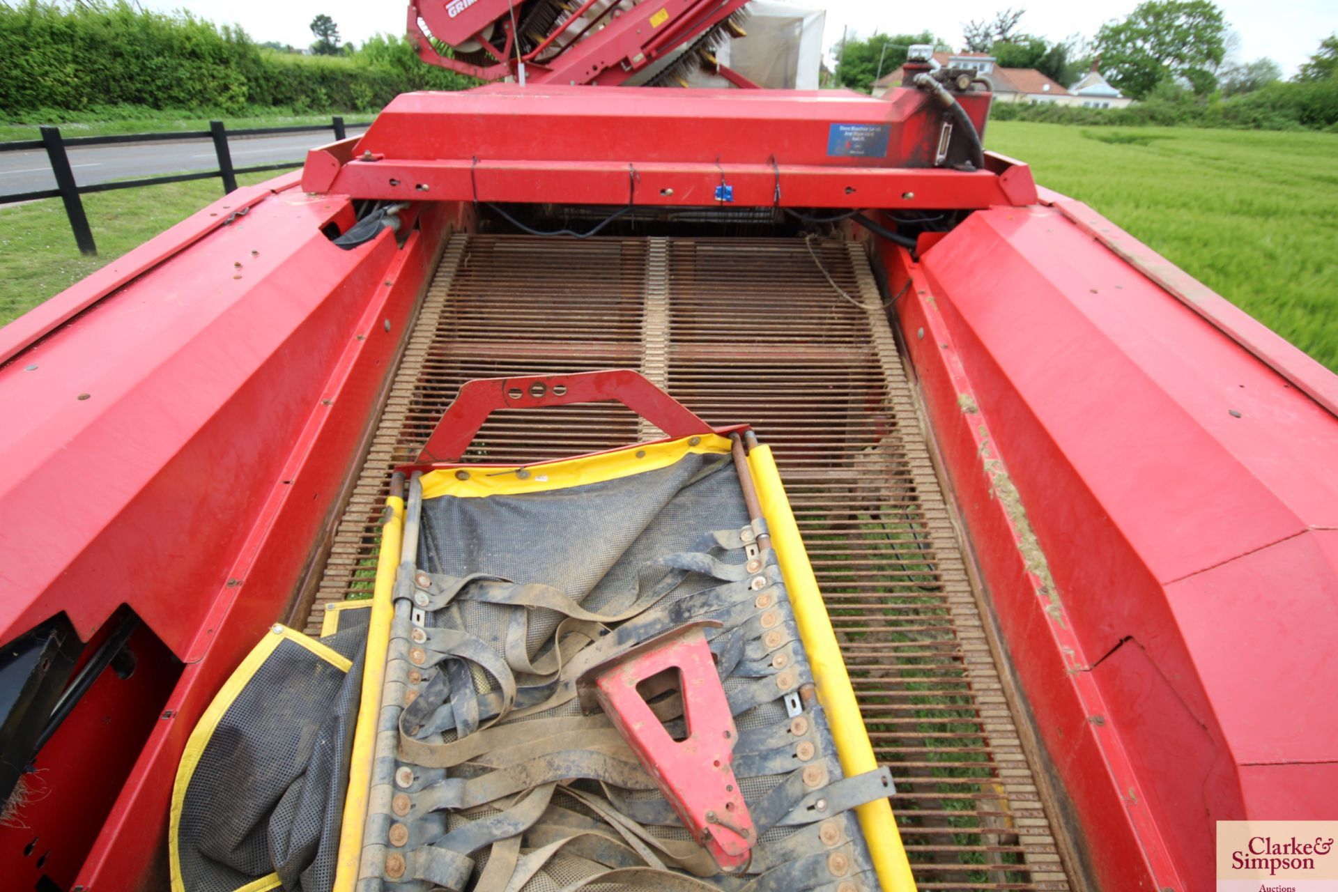 Grimme GT70 trailed potato harvester. 2011. Serial number 45001088. 16.5/85-28 and 620/50B22.5 - Image 23 of 34